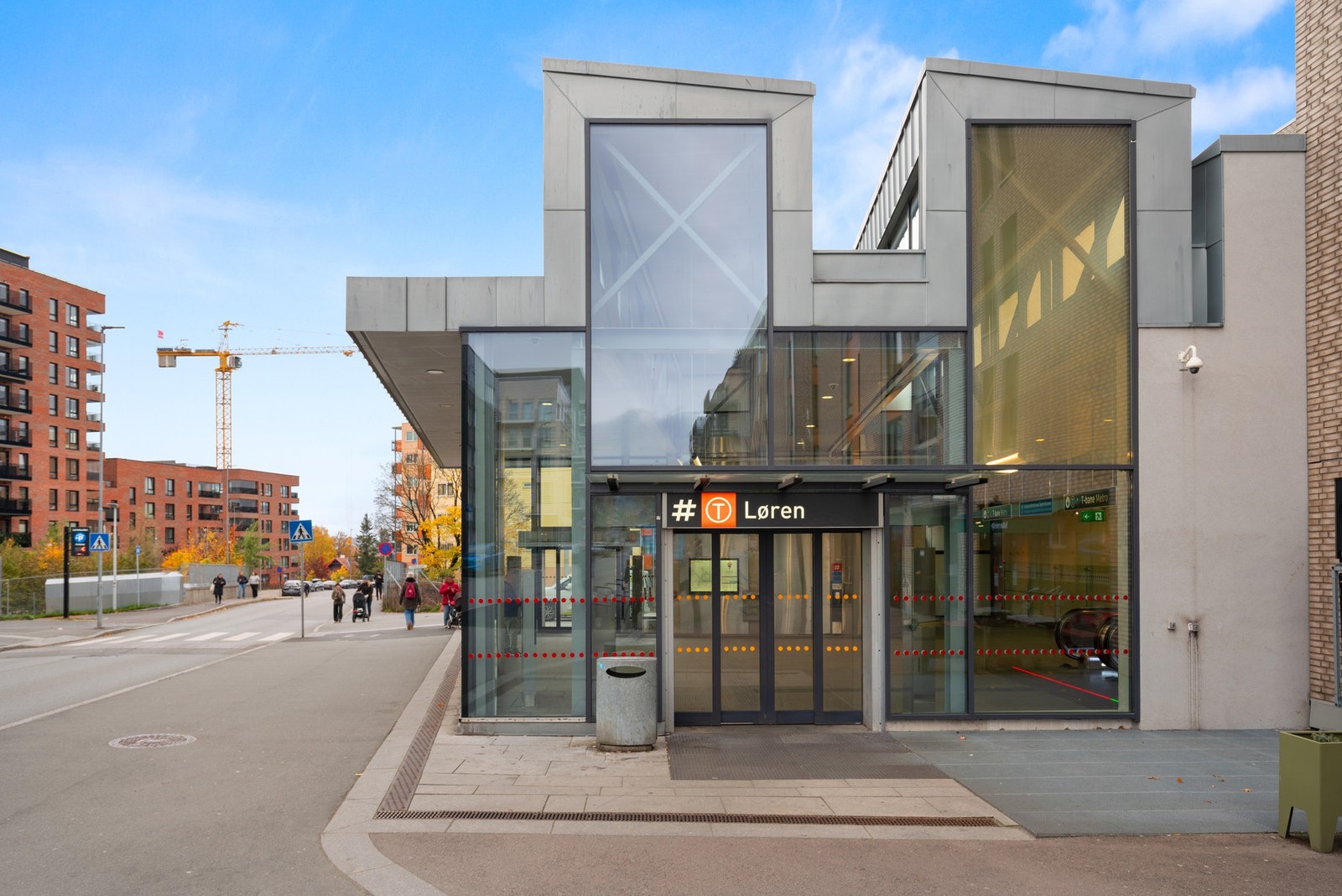 T-banen ligger i umiddelbar nærhet med hyppige avganger mot byen Galleribilde