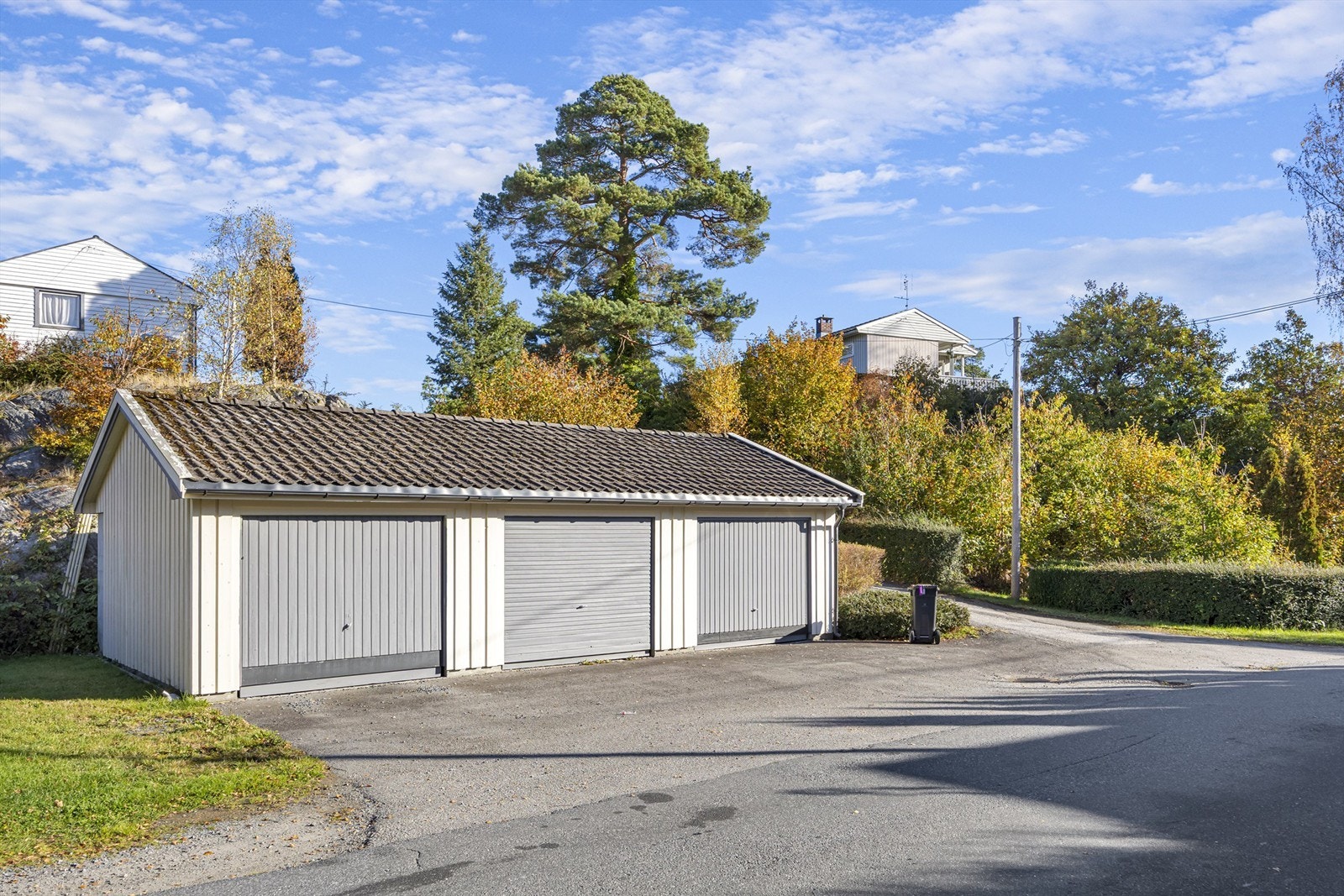 Felles garasje med naboer. Galleribilde