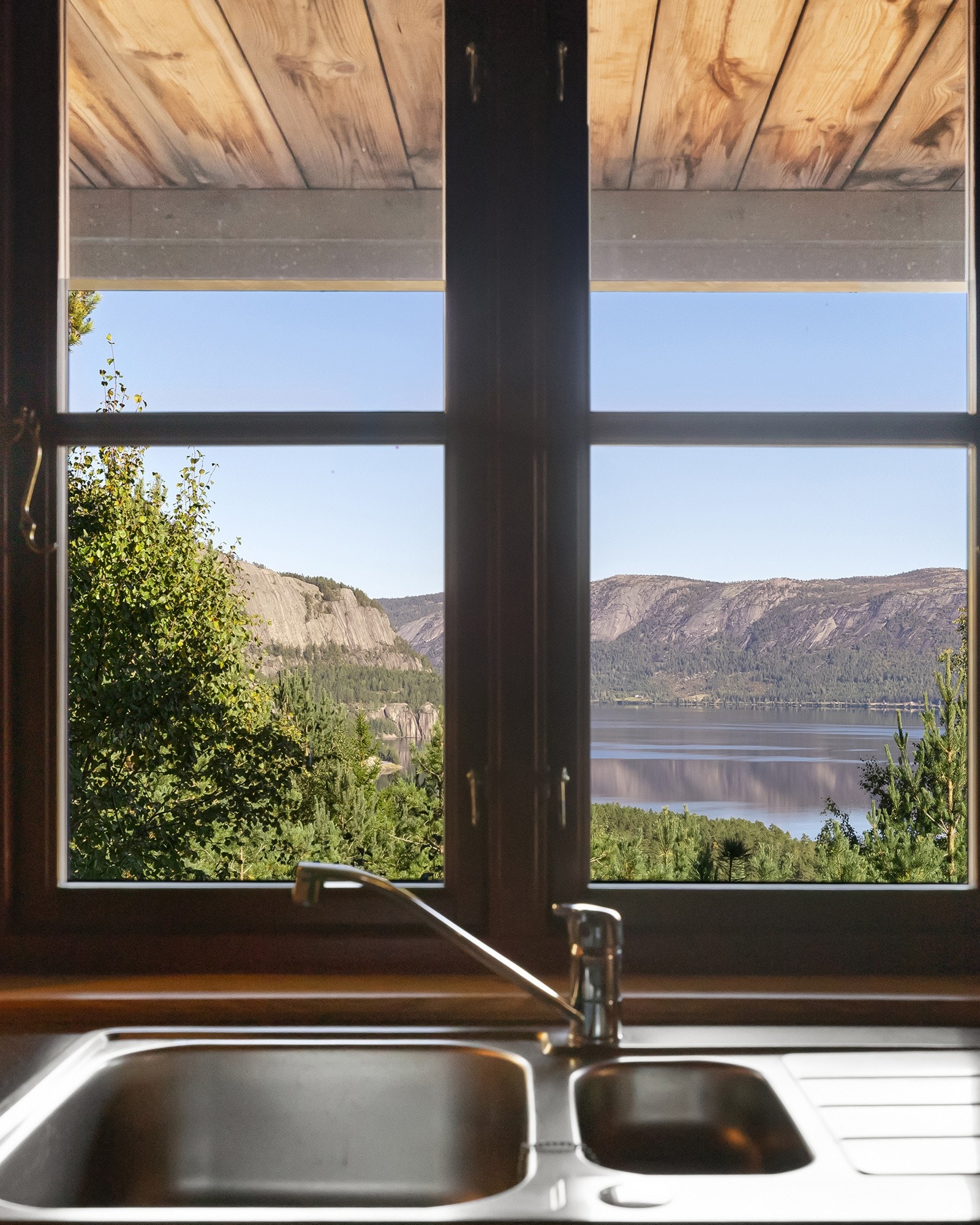 Meget flott utsikt fra kjøkkenvinduet. Galleribilde