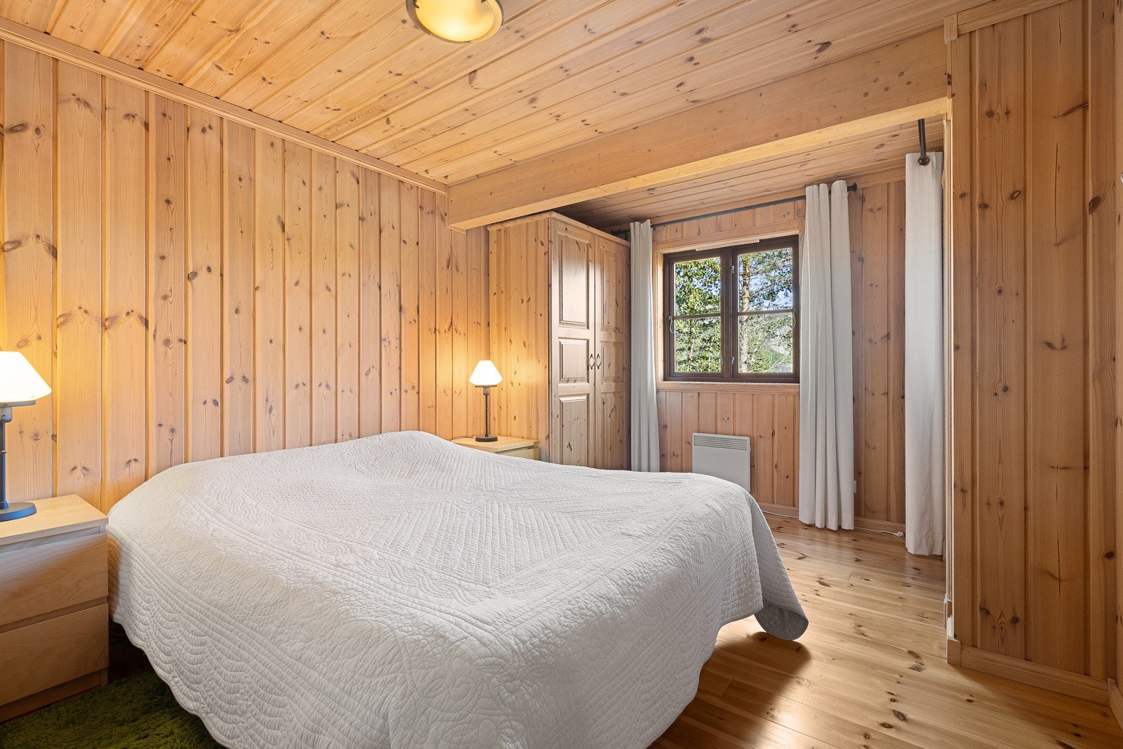 Hytta har totalt fire soverom av god størrelse, hvorav ett ligger på loftet. Galleribilde