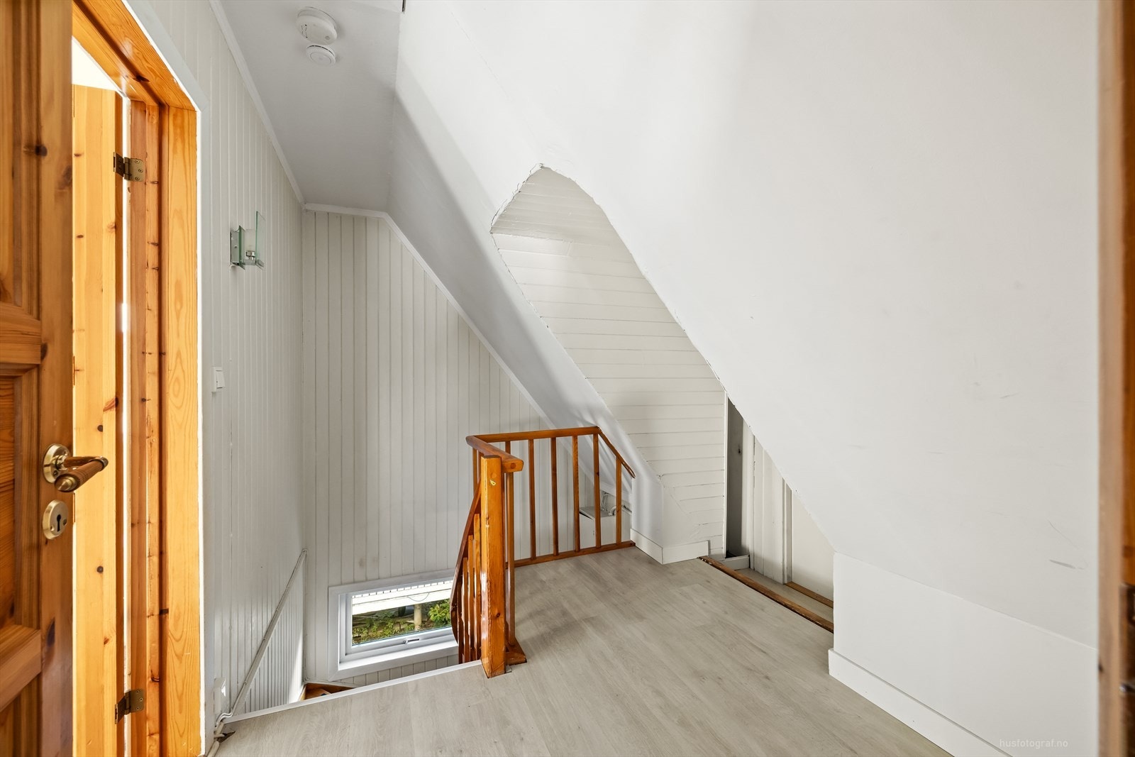 Gang med trapp ned til 1.etg. Galleribilde
