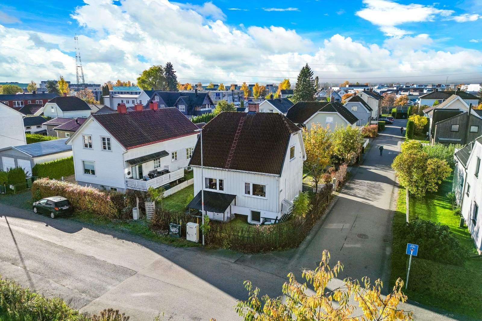 Boligen ligger i et veletablert område. Galleribilde