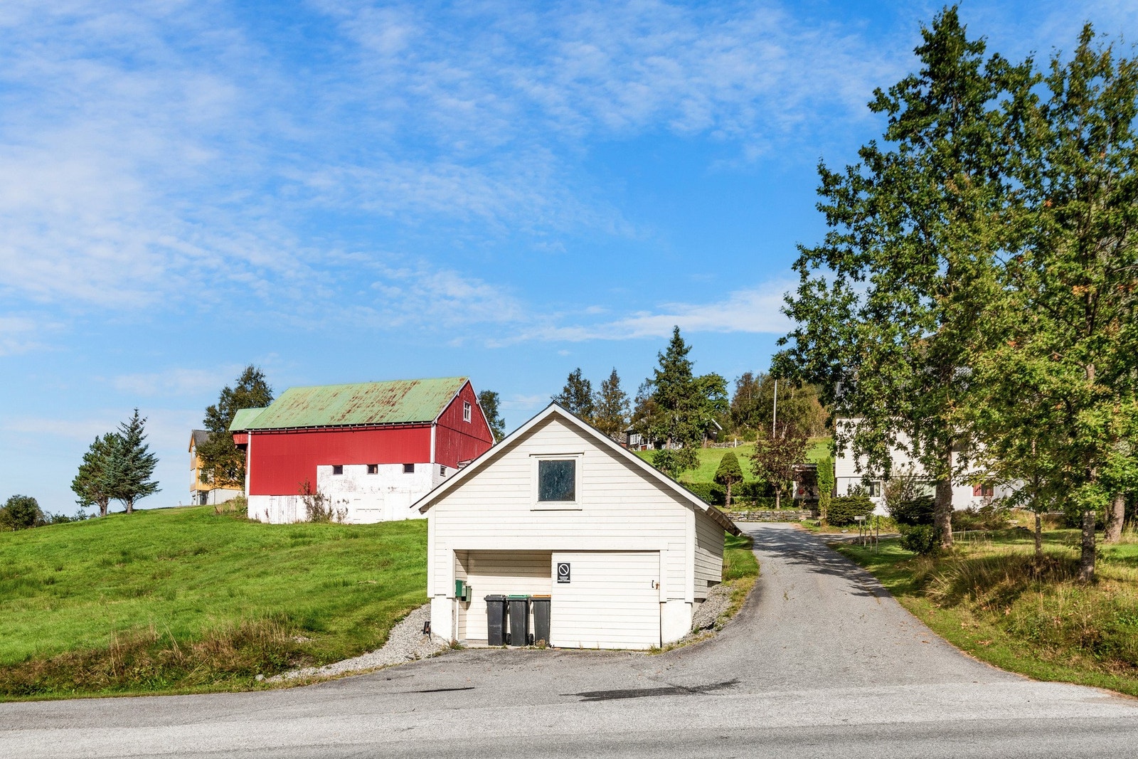 Garasje fra 1972 som blir benyttet som lager. Galleribilde