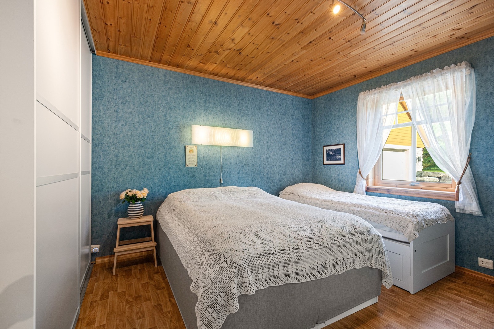 Hovedsoverom med god plass til dobbeltseng og garderobe. Galleribilde