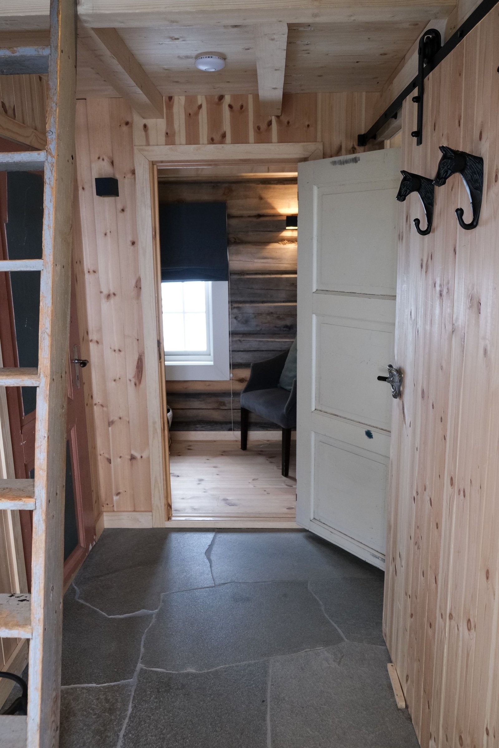 Entré, mot soverom 2 Galleribilde