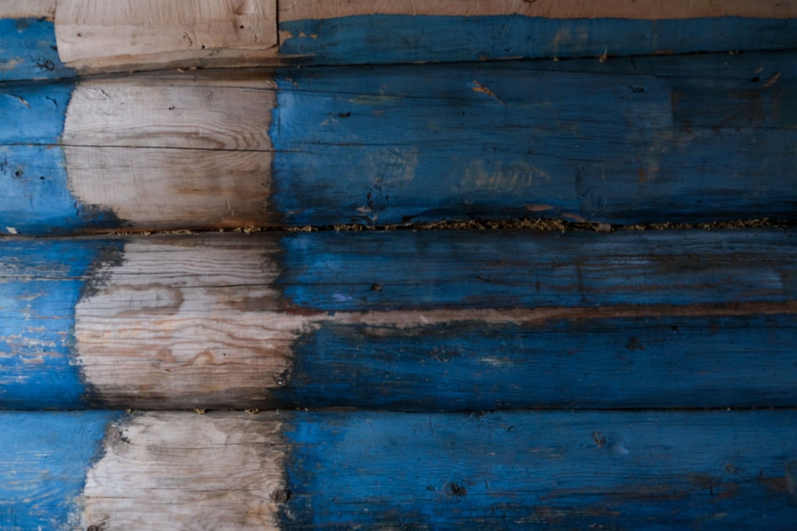 Tømmer med gammel lasering på hovedsoverom Galleribilde