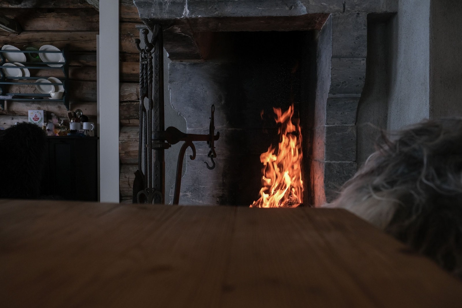 Fra spisebord mot kjøkken Galleribilde