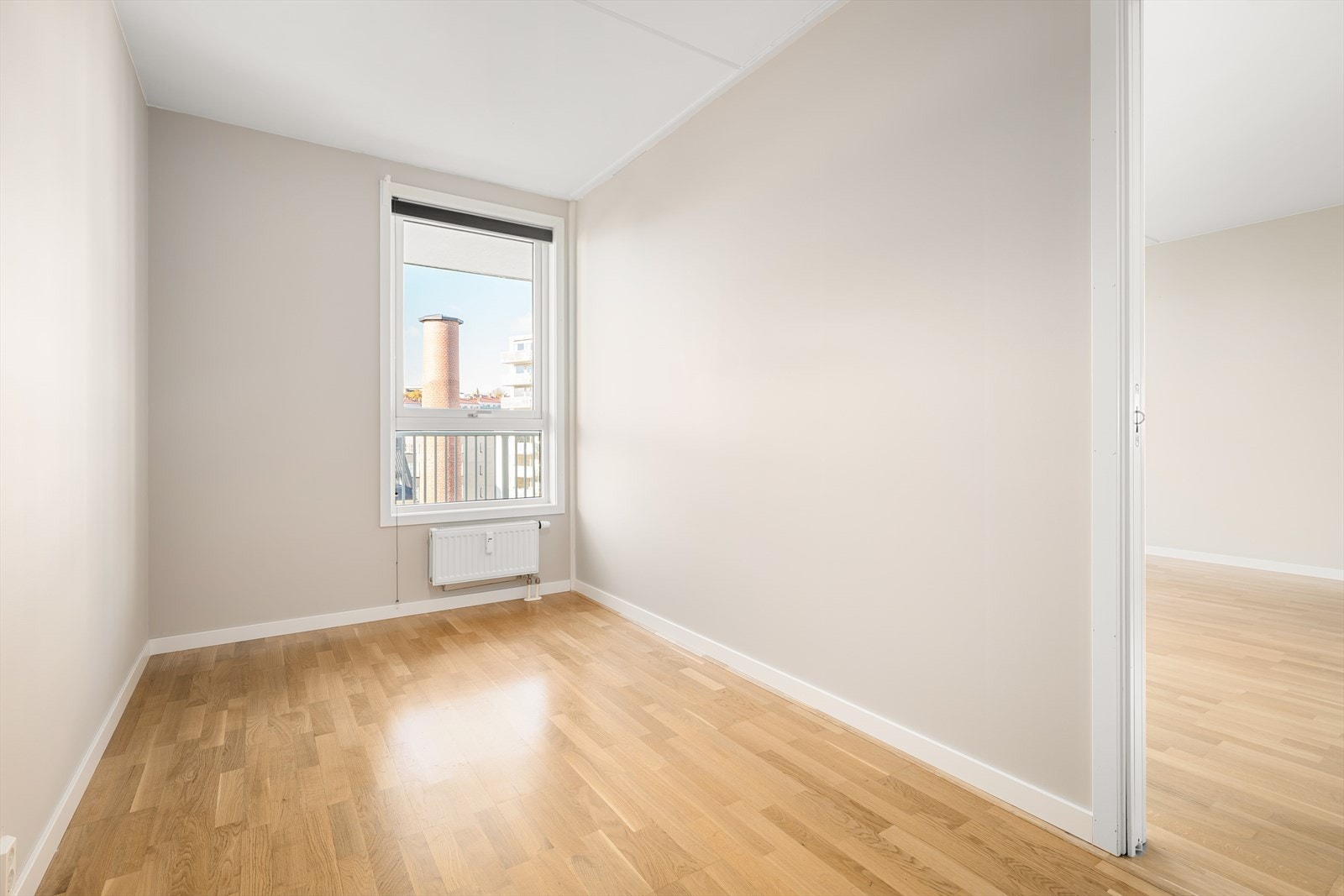 Lettveggen kan enkelt tas bort for deg som drømmer om en luftigere og mer åpen stue. Galleribilde