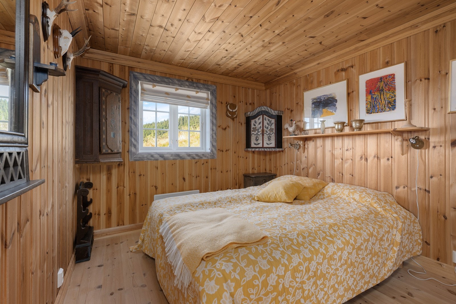 Soverom 4. Fem av soverommene er av fin størrelse og har plass til dobbeltseng. Galleribilde