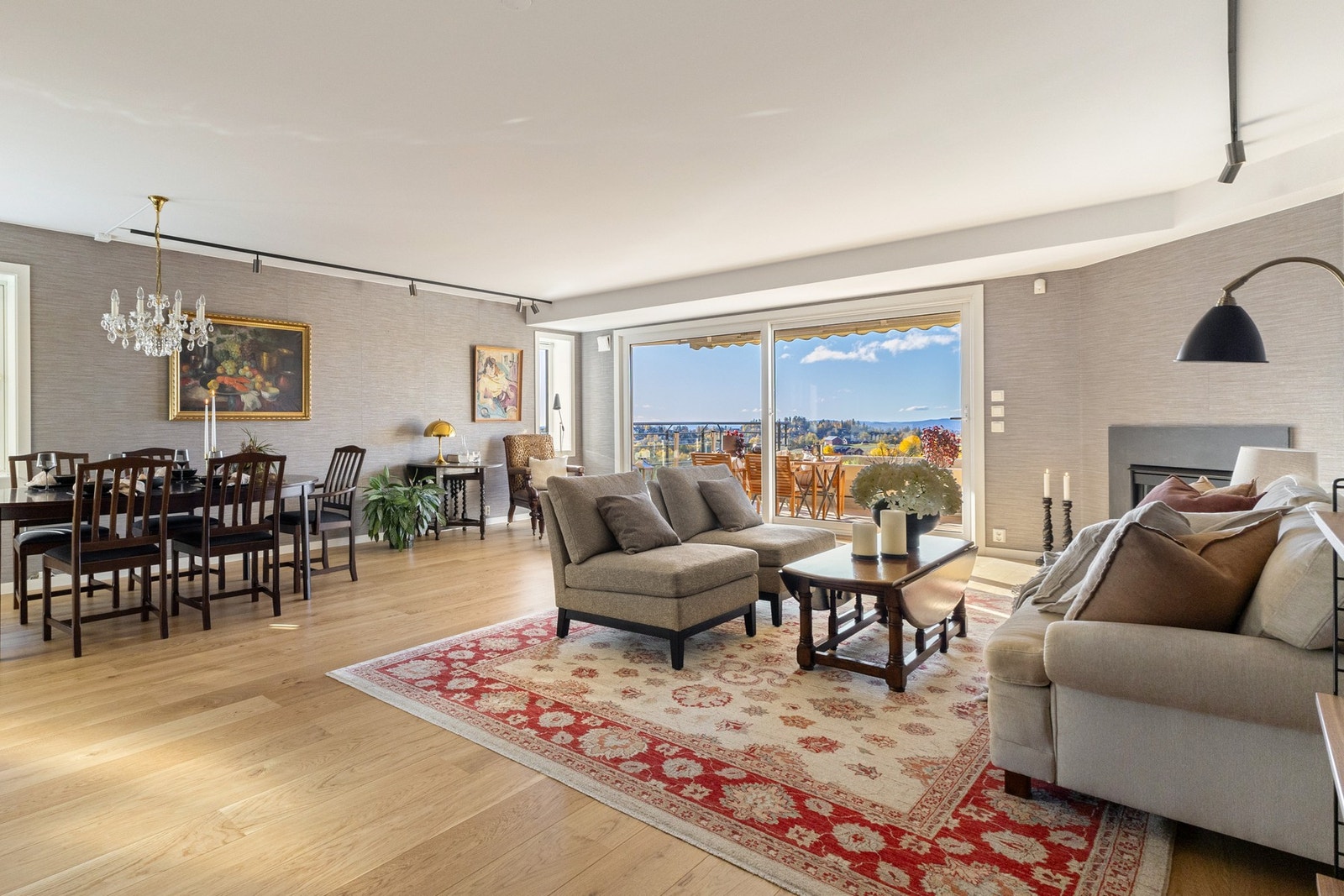 En flott 4-roms selveier med naturskjønn beliggenhet på Fossum, her har man marka like utenfor døren! Galleribilde