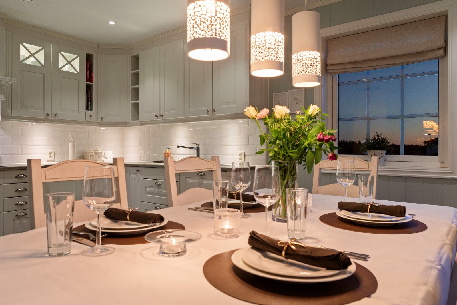 Kjøkkenet i kveldsstemning Galleribilde