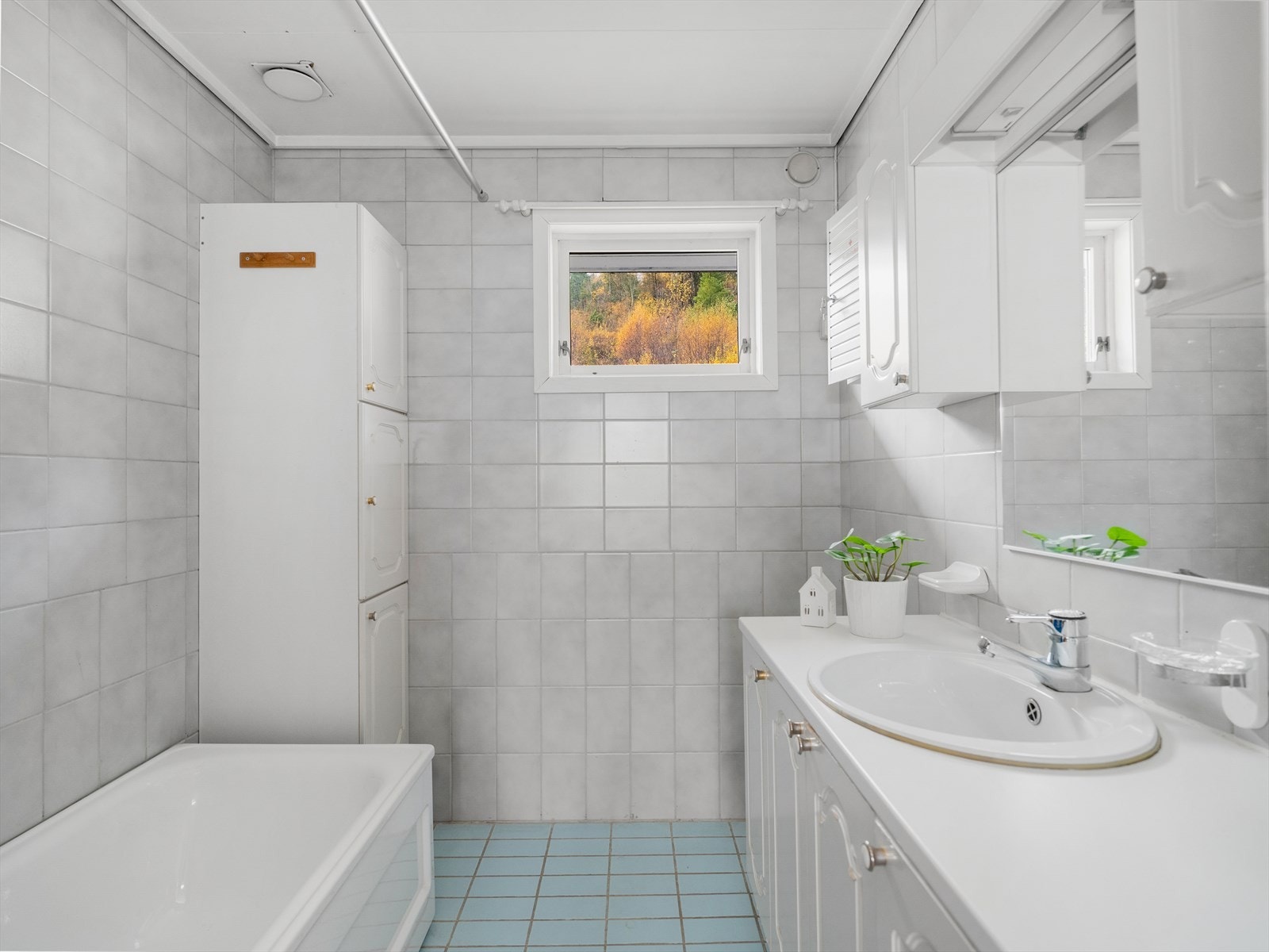 Flott flislagt bad på 4,1 kvm Galleribilde