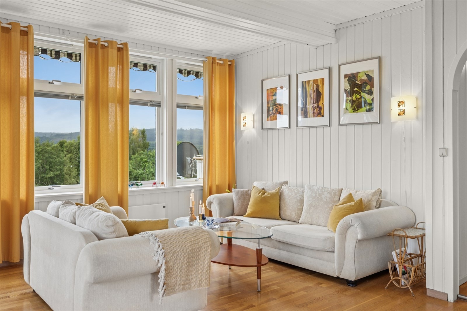 Fra stuevinduene får du den samme fine utsikten mot Mjøsa. Galleribilde