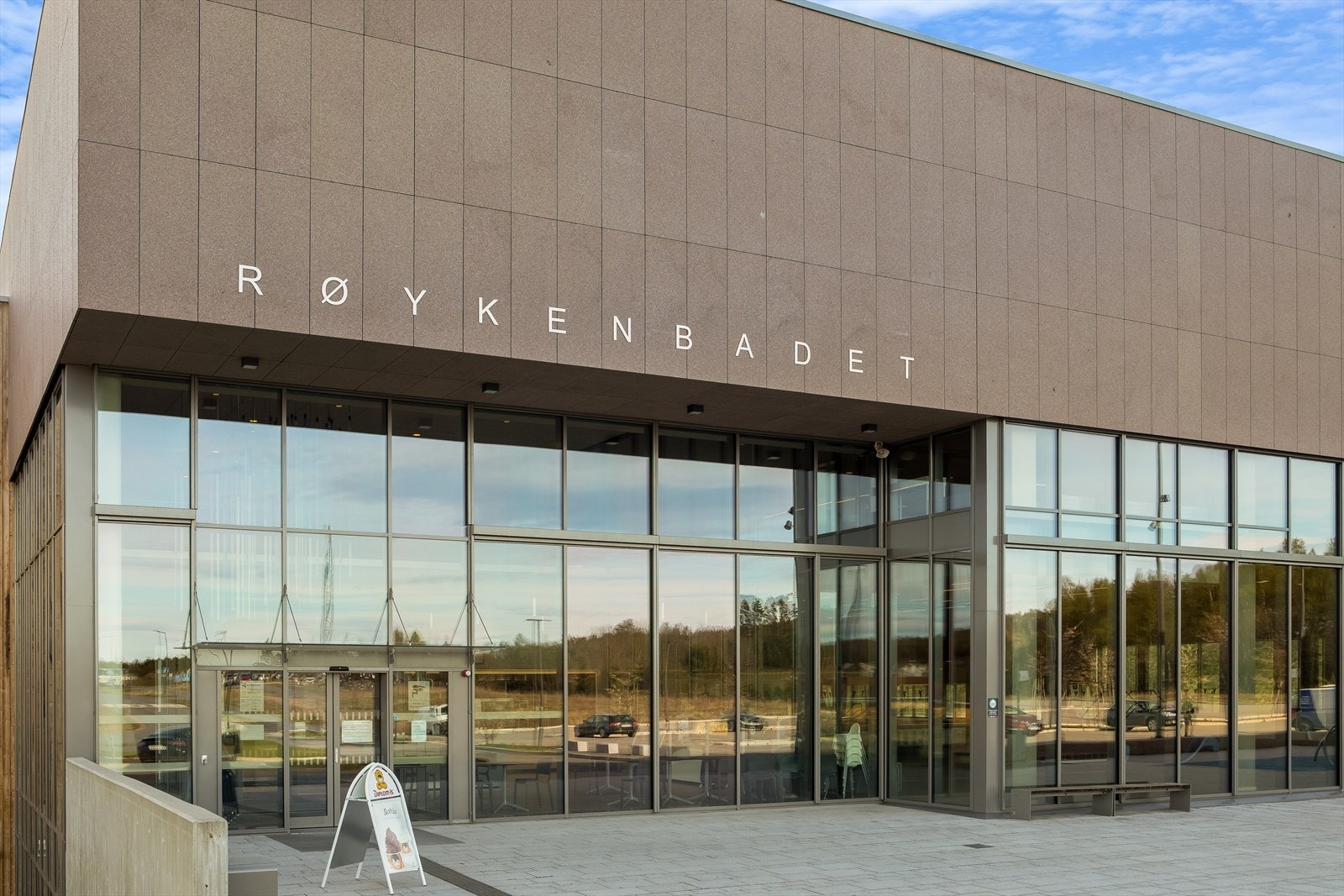 Røykenbadet, svømmehall og badeland åpnet i 2017. Galleribilde