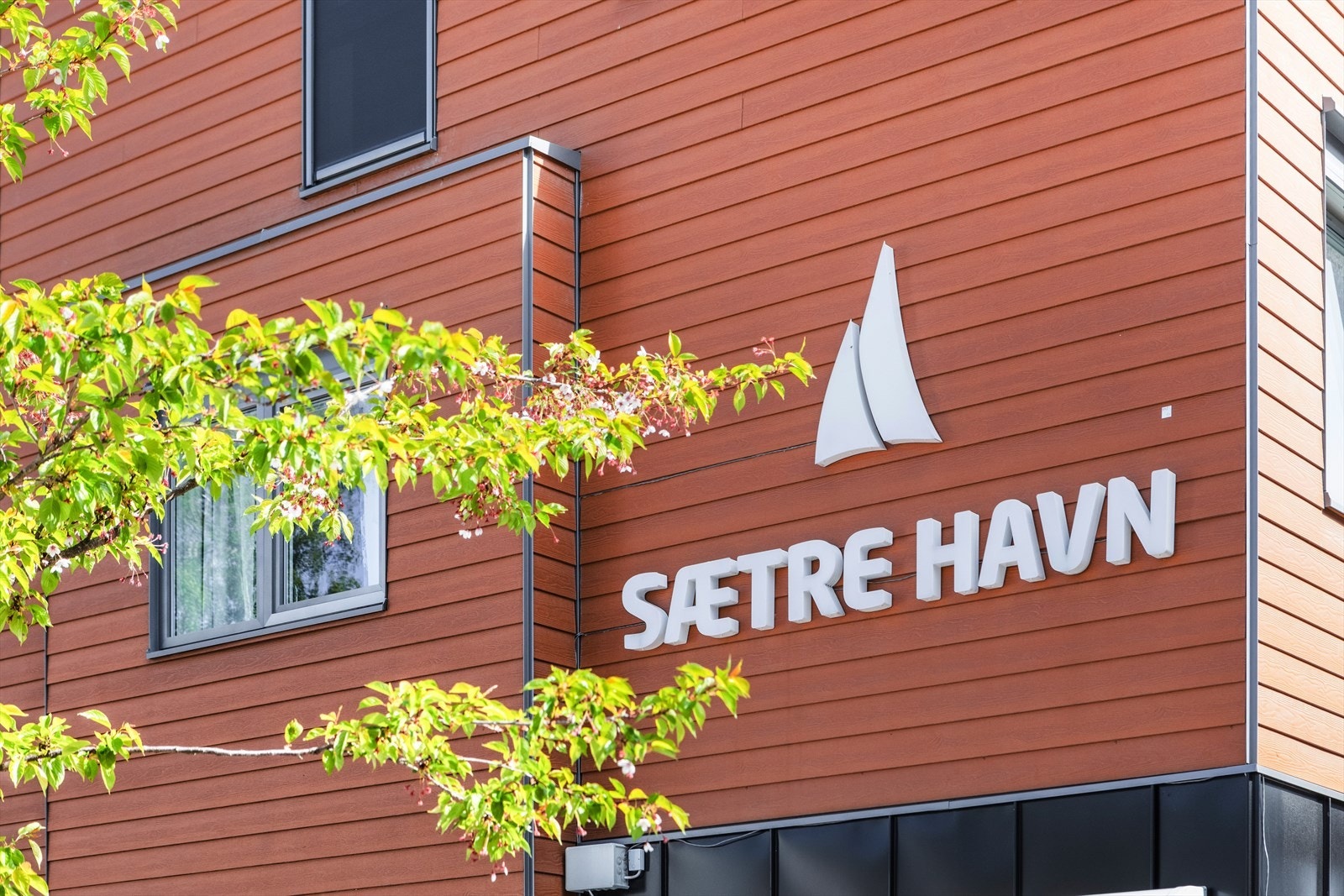 Sætre sentrum ligger en kort kjøretur fra boligen. Galleribilde