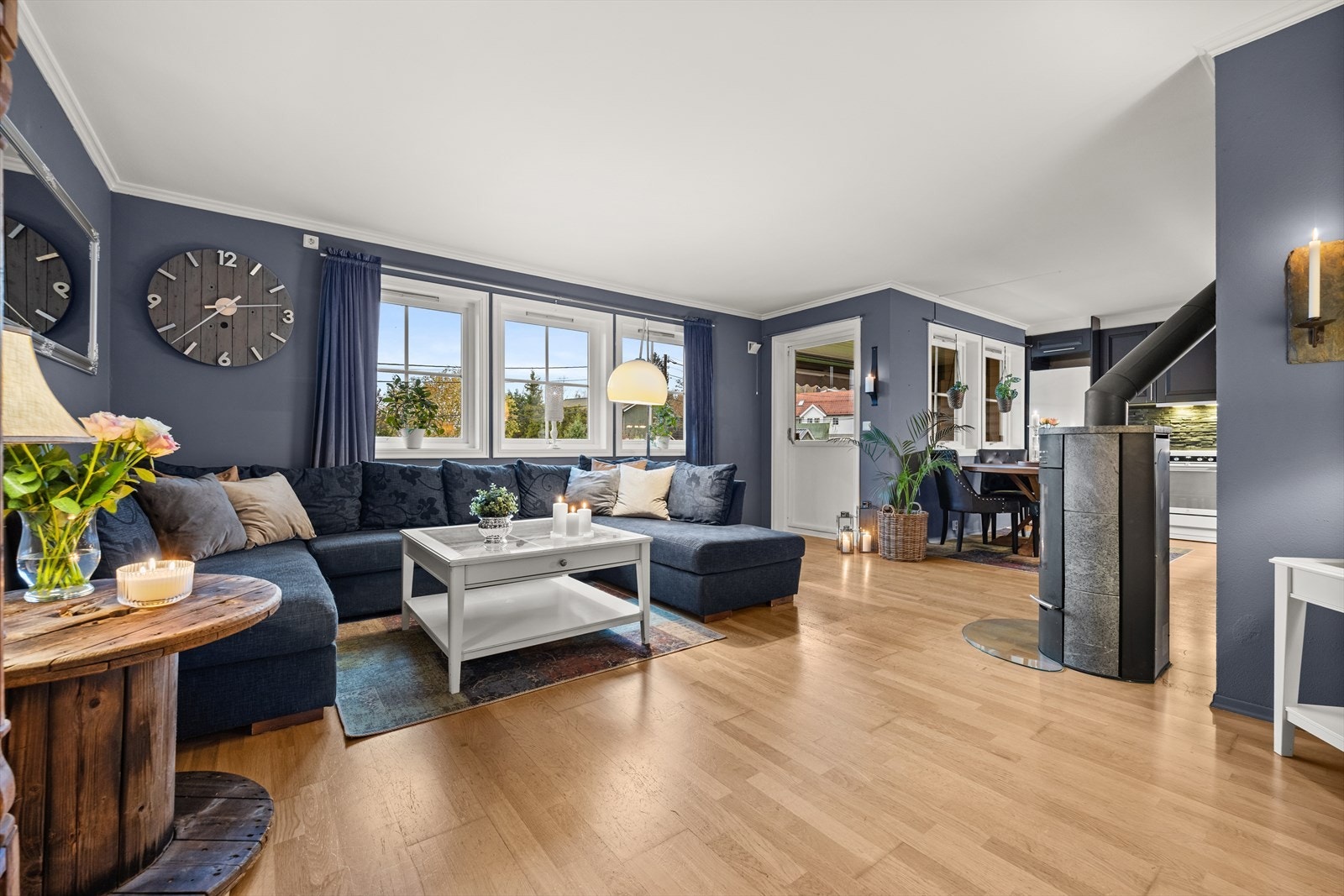 Stor stue med god plass. Galleribilde