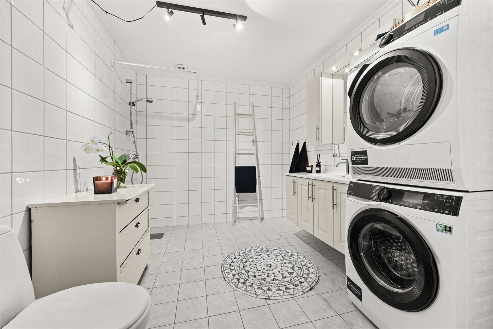 Flislagt bad med varme i gulvet. Galleribilde