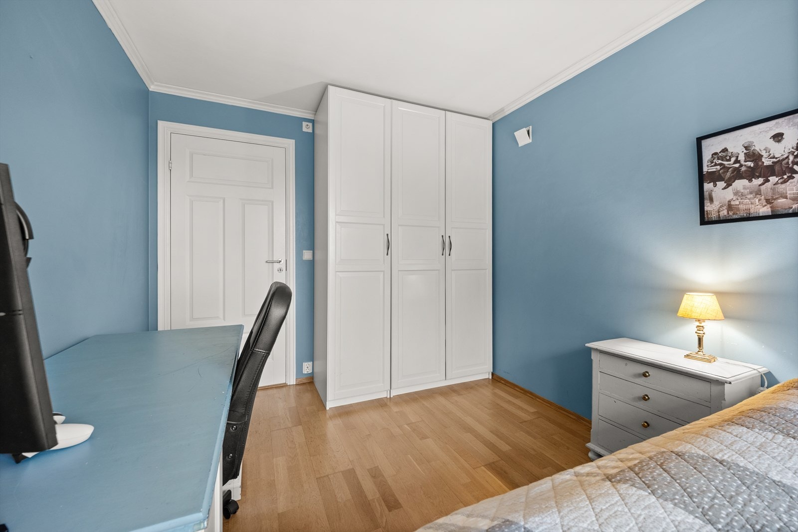 Begge rommene er innredet med garderobeskap, og gulvene har parkett. Galleribilde