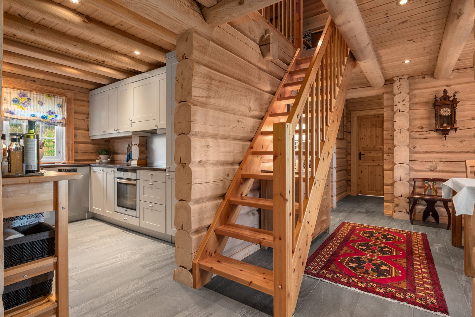 Det er montert downlights i himling. Galleribilde