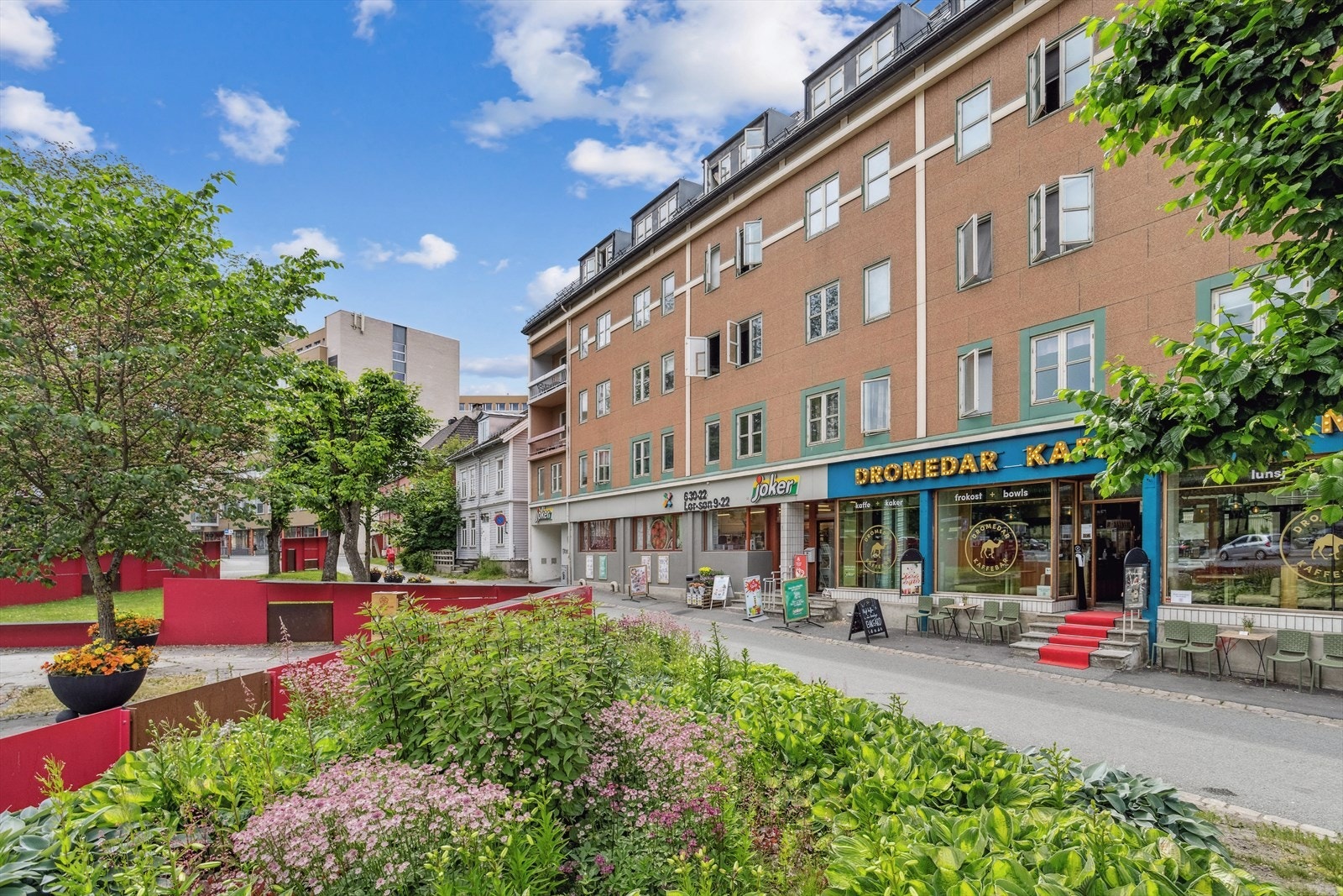 Boligbygget ligger meget sentralt like ved Studentersamfundet og sentrum. Galleribilde