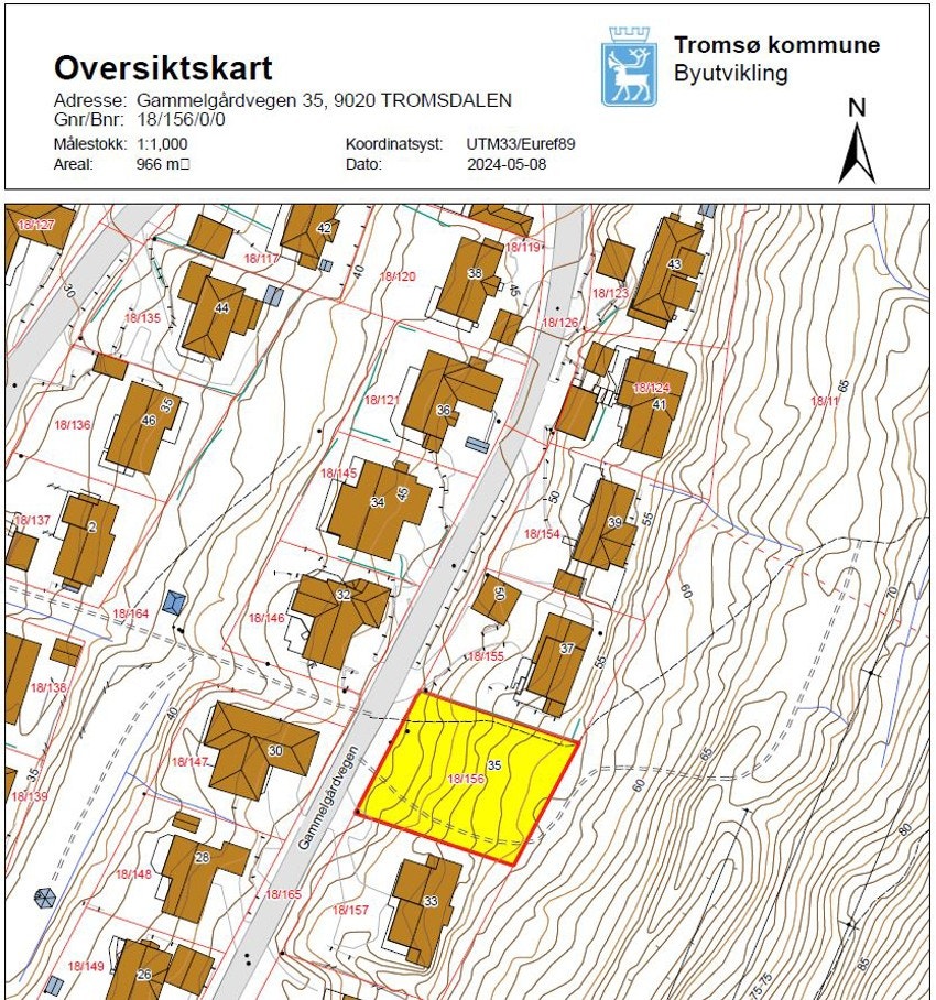 Oversiktskart. Tomten grenser mot friareal på baksiden. Galleribilde