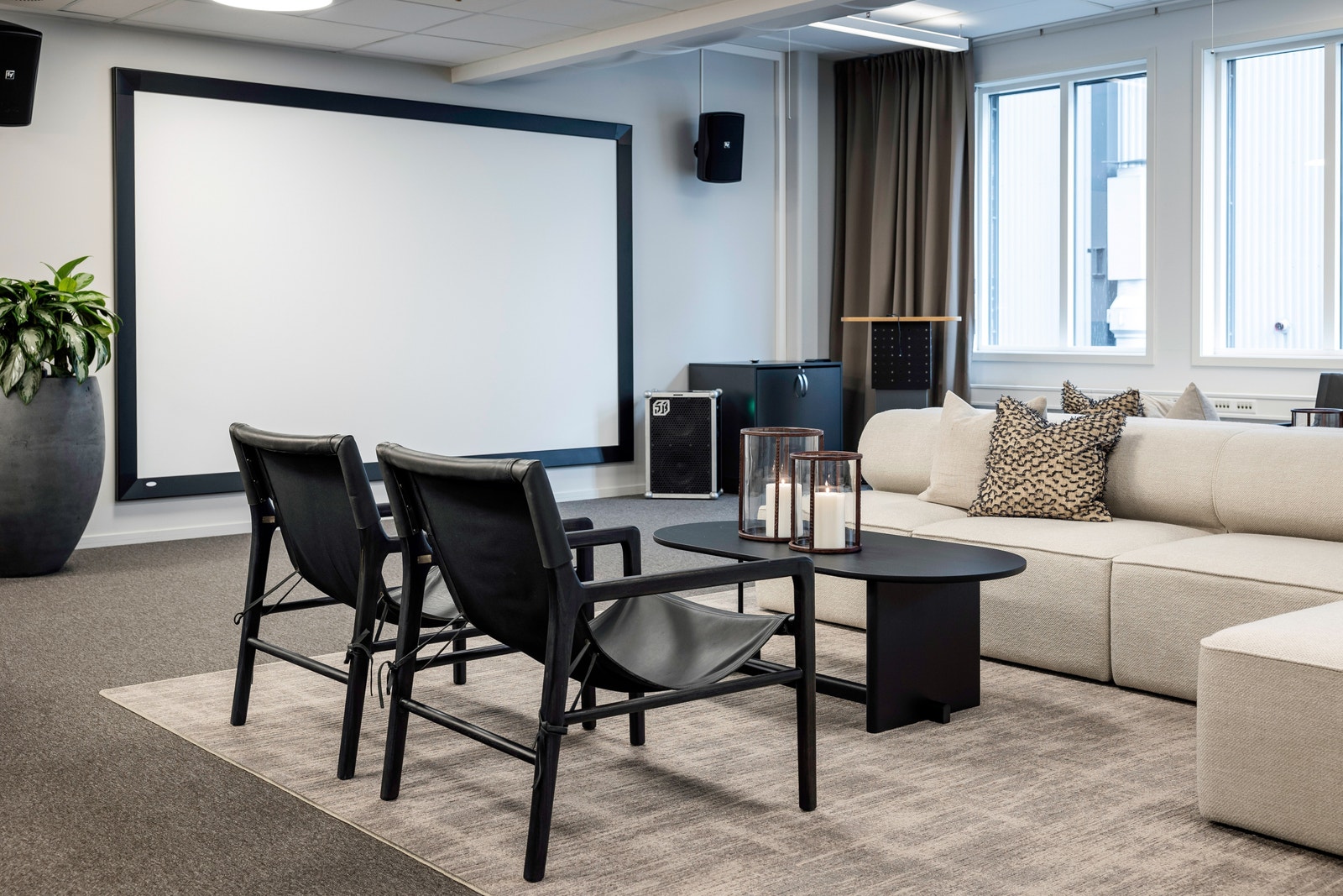 Referanselokale i bygget - sosial sone/inngangsparti
foto @knutneerland / @magentfotografer Galleribilde