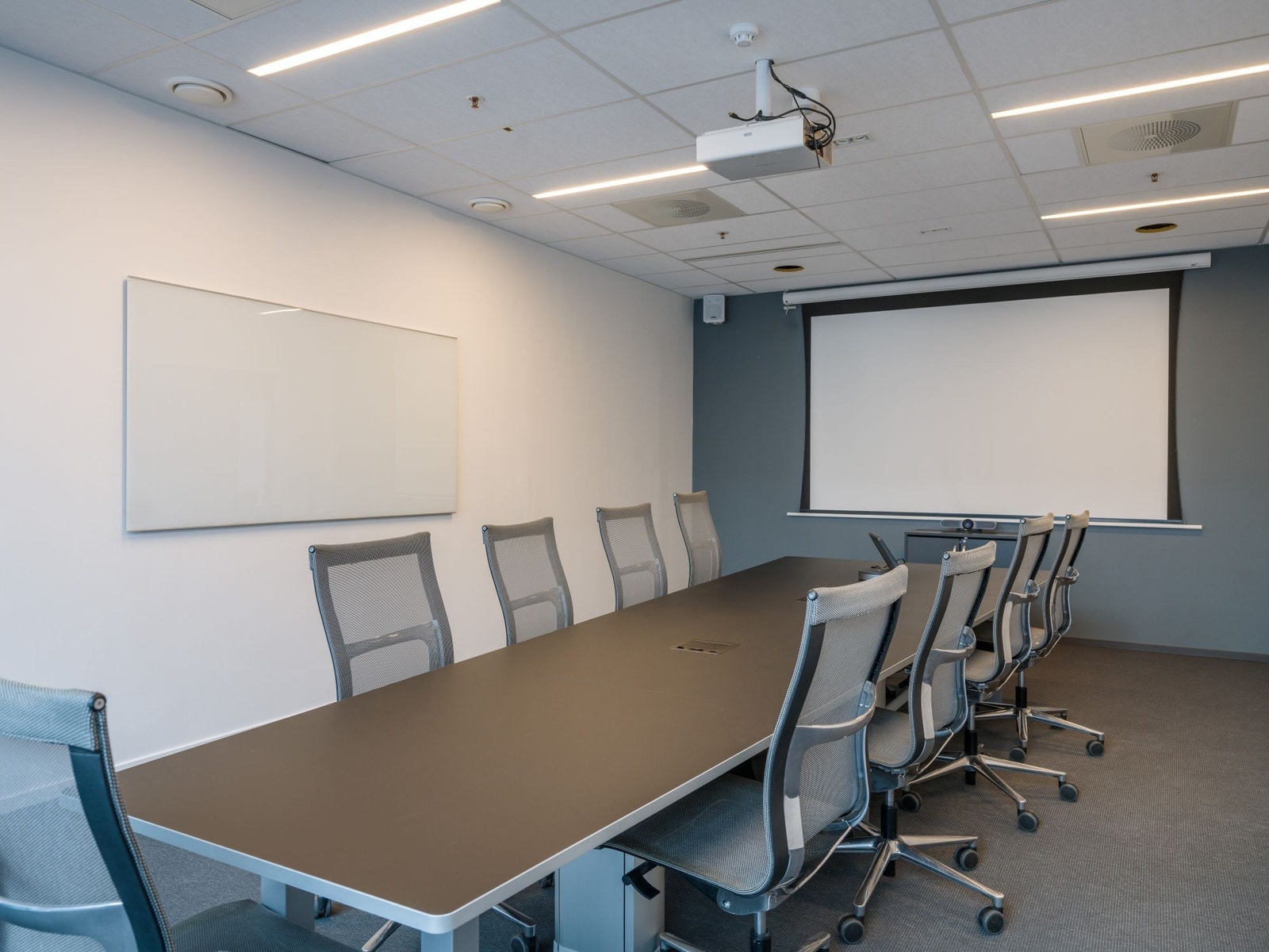 Lokalene i 4. etg har et flott møterom i forbindelse med inngangspartiet Galleribilde