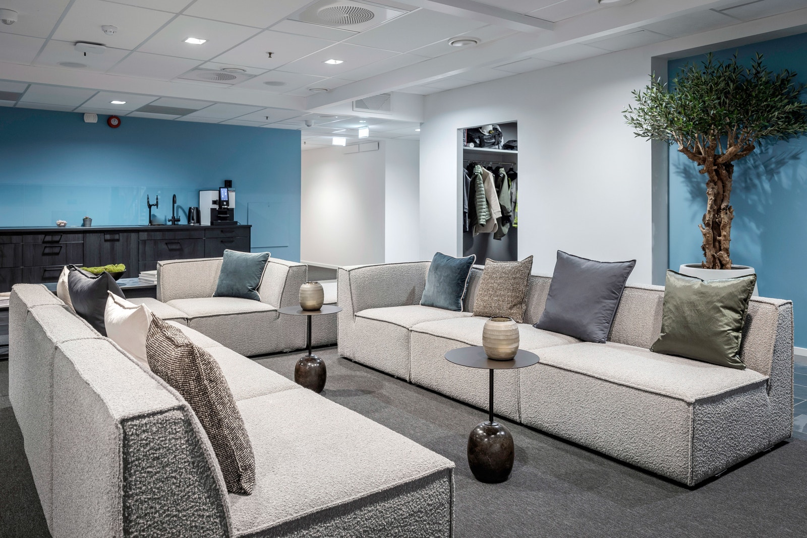 Referanselokale i bygget - sosial sone/inngangsparti
foto @knutneerland / @magentfotografer Galleribilde