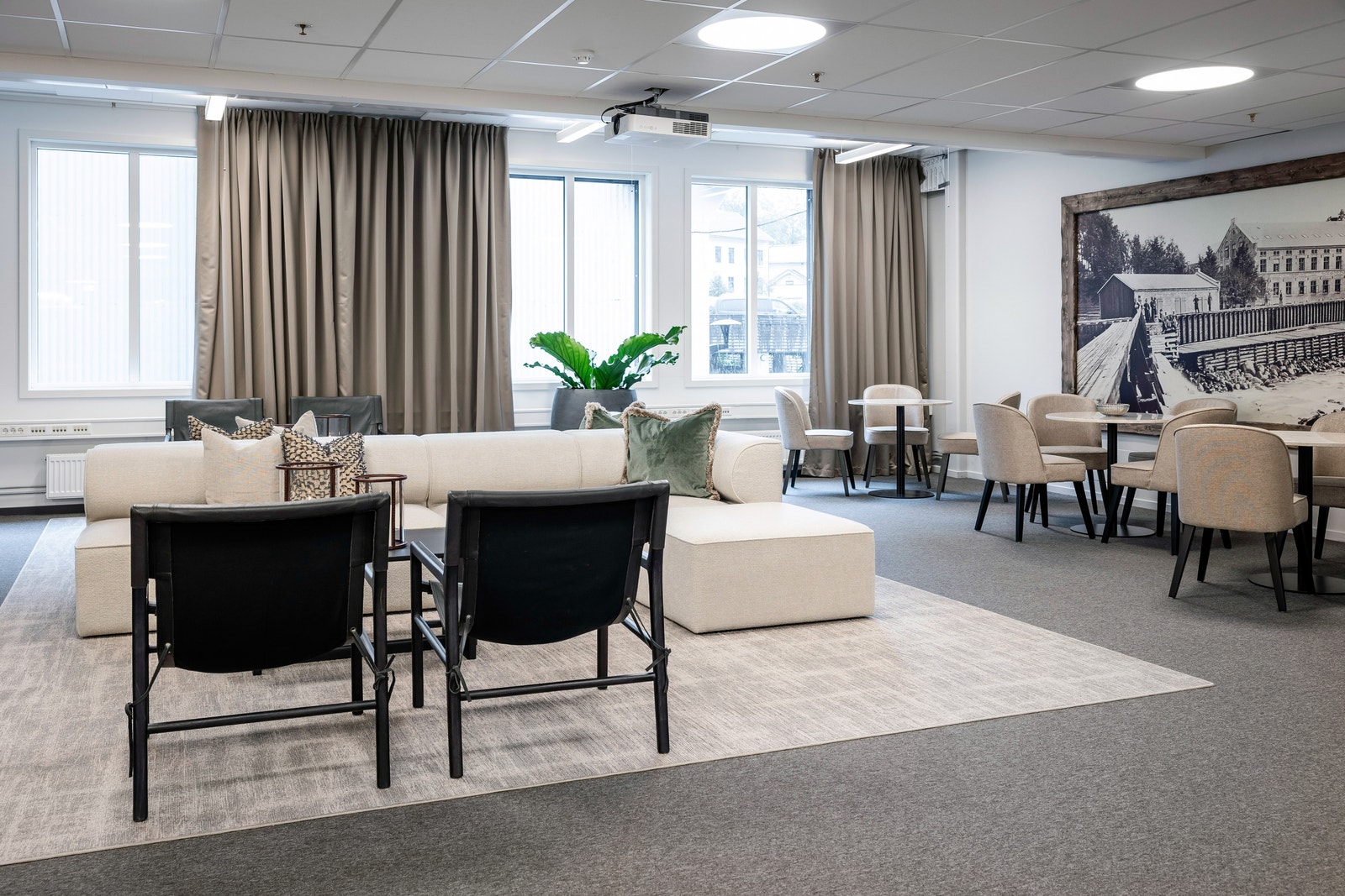 Referanselokale i bygget - sosial sone/inngangsparti
foto @knutneerland / @magentfotografer Galleribilde