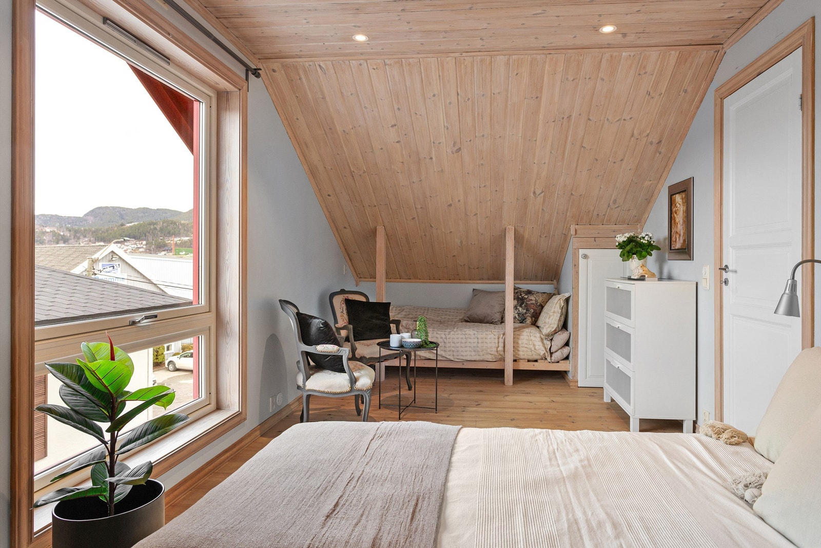 Soverom 2 med downlights i himlingen og plass for 4 soveplasser Galleribilde