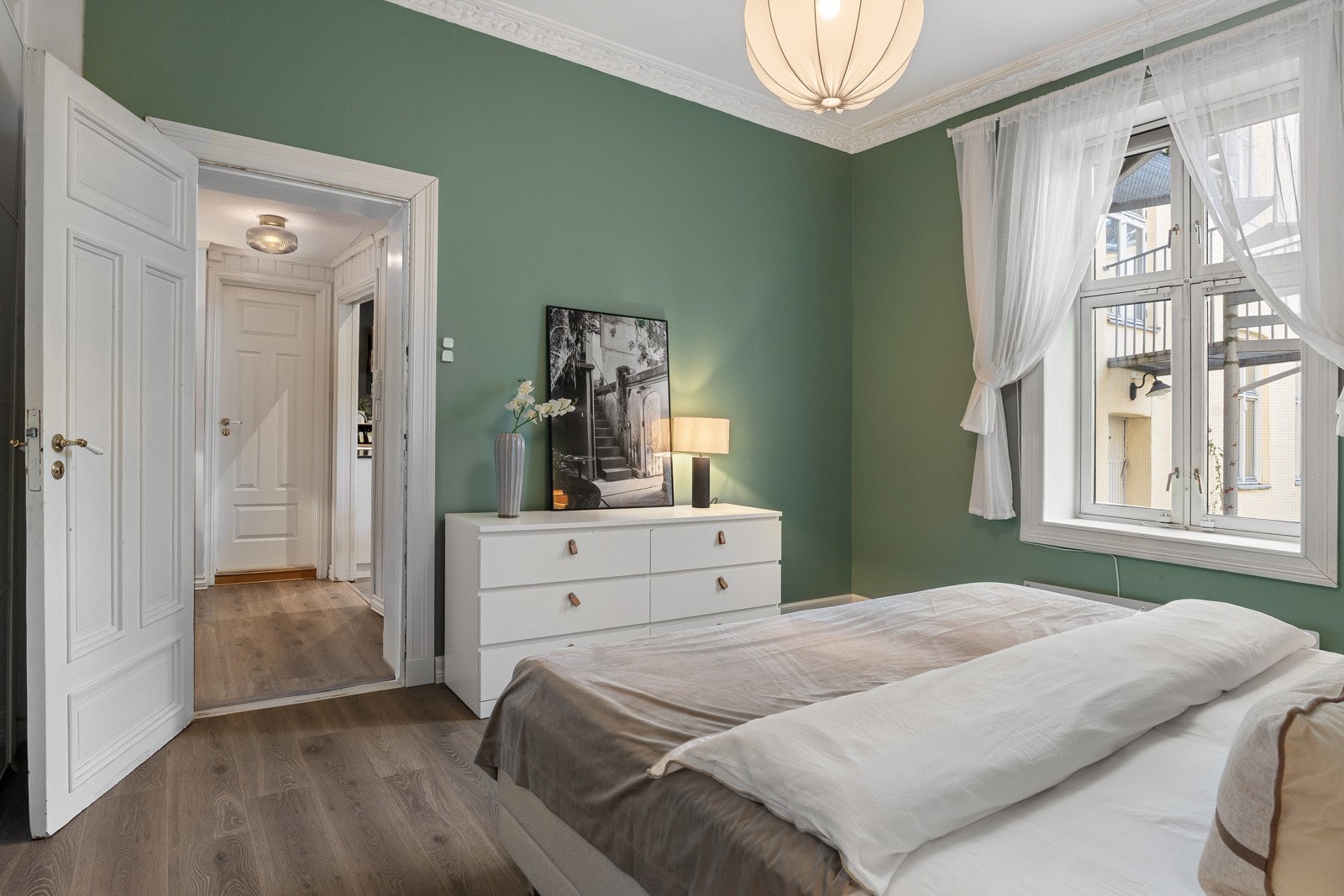 Det er også plass til skrivepult eller andre møbler etter behov. Galleribilde