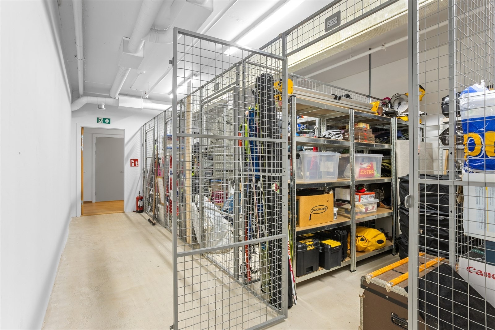 Romslig og innredet ekstern bod i samme bygg og etasje som leiligheten. Galleribilde