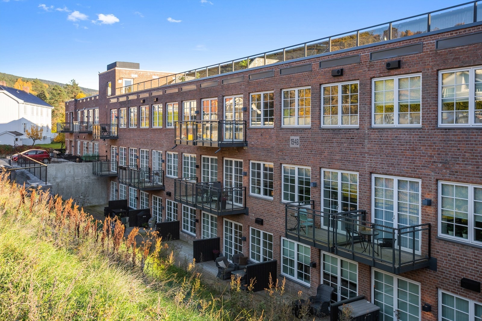 Solberg Spinderi Borettslag er tidligere ærverdige fabrikklokaler som er oppgradert i 2023 til flotte leiligheter med god standard. Galleribilde