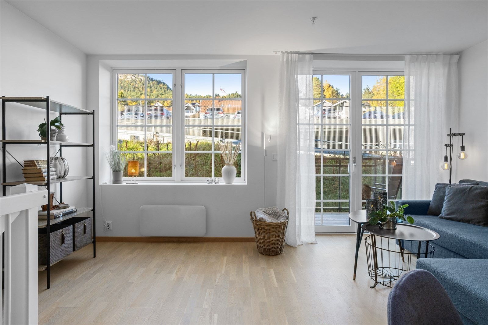 Leiligheten har et lekkert og stilrent uttrykk med store, herskapelige vindusflater og god standard. Galleribilde