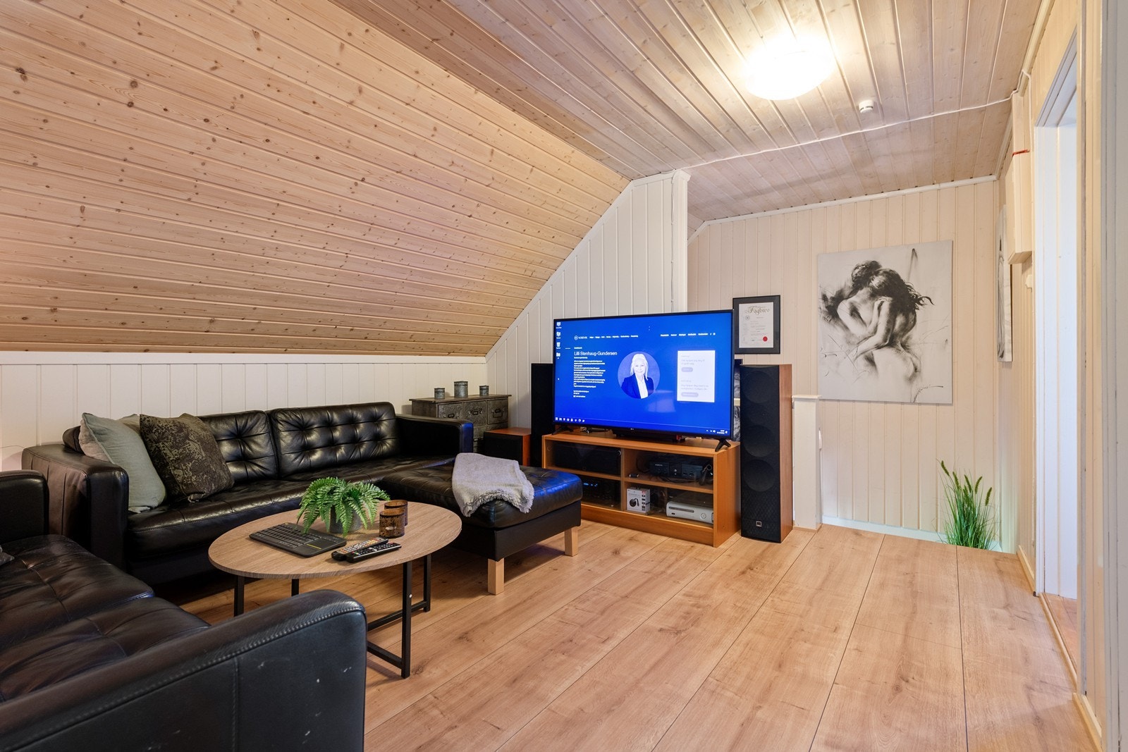 Både hovedbolig og leilighet er tilknyttet fiber fra Altibox. Galleribilde