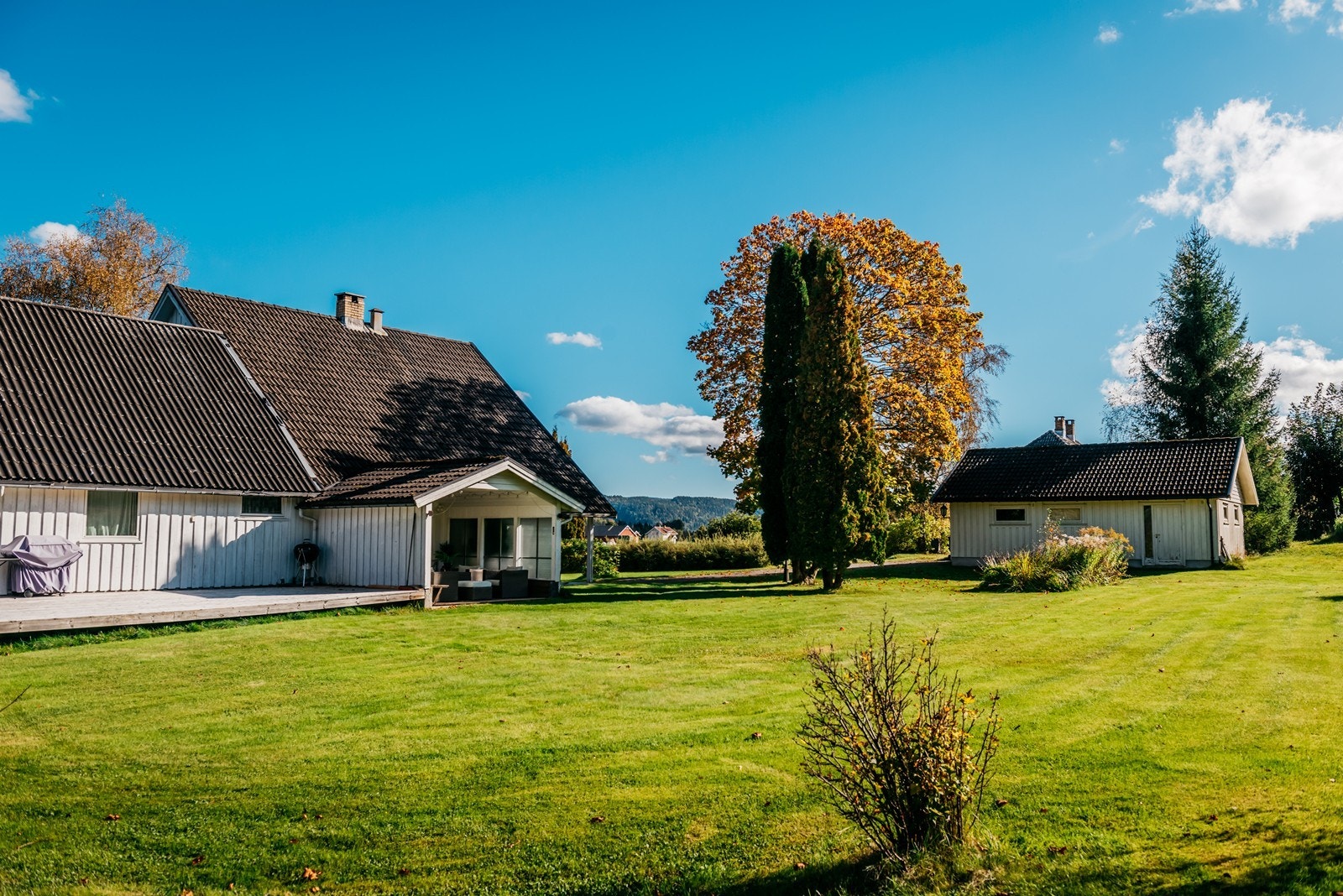 Hagen er velstelt, og innbyr til både sommerfester, bursdager og hagekos! Galleribilde