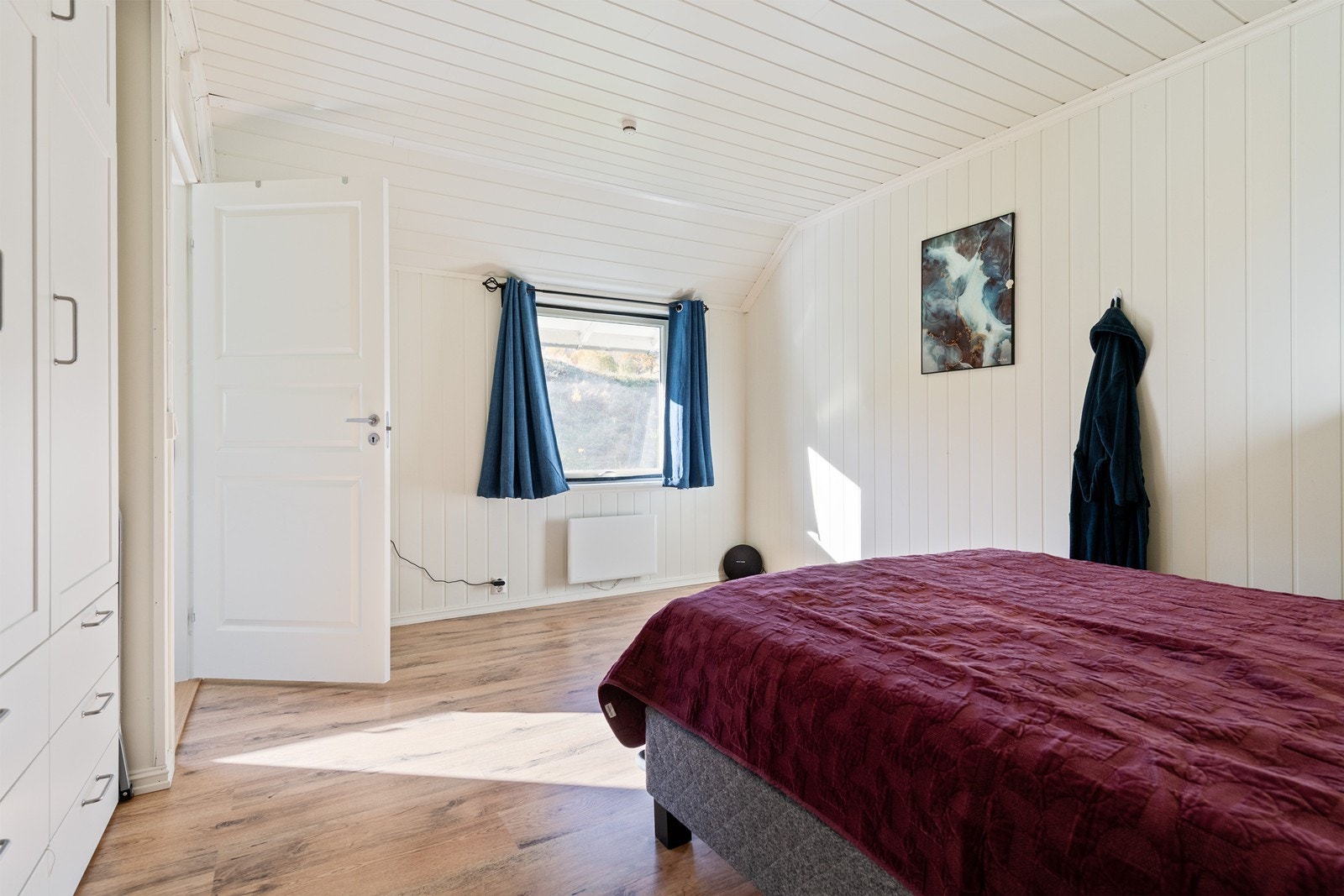 Leilighet - Romslig hovedsoverom med god plass til dobbeltseng. Galleribilde