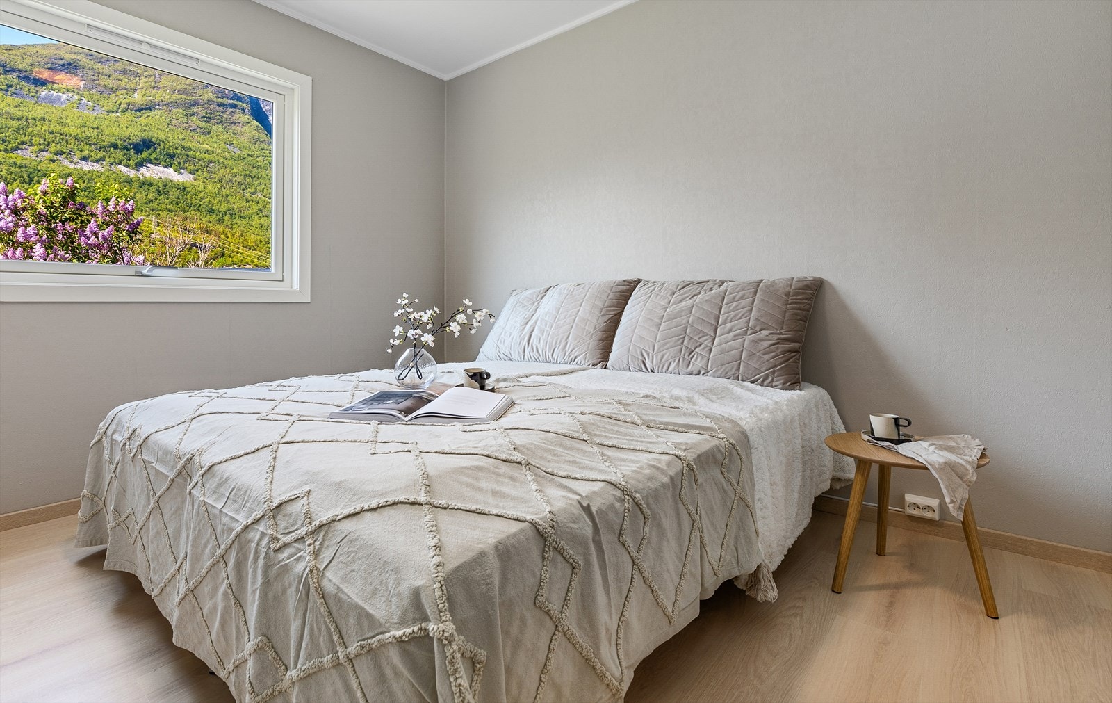 Soverommet er pussa opp i 2023 og er svært tiltalande med moderne fargar. Galleribilde