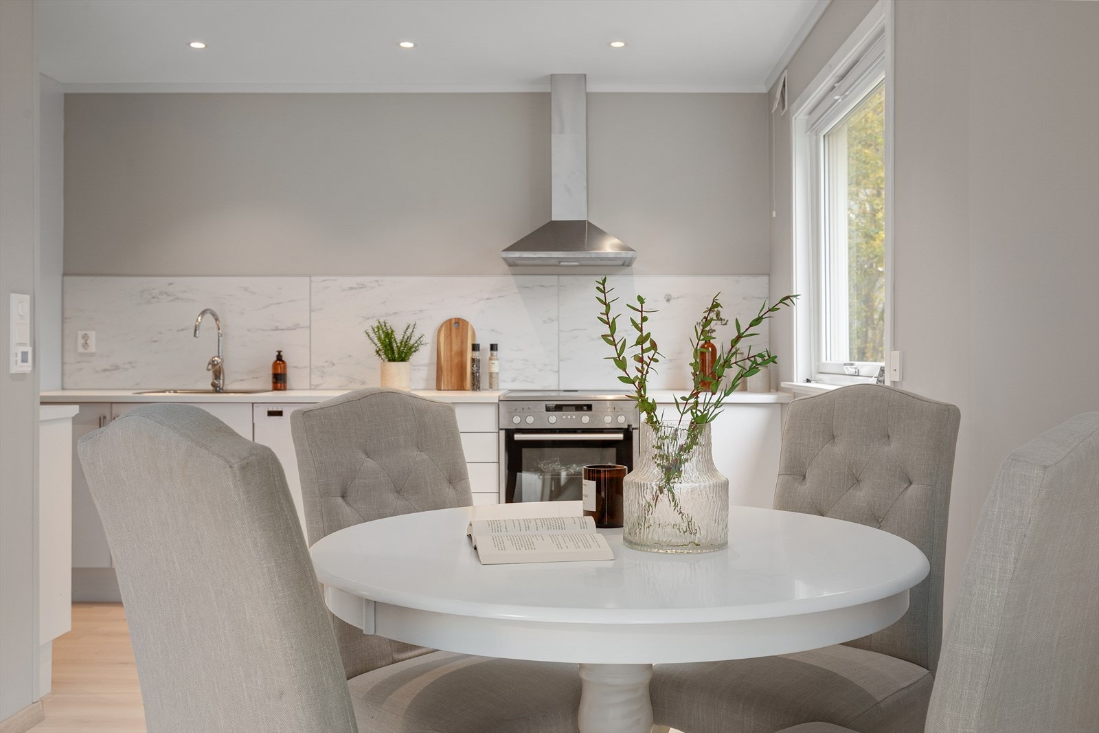 Leilegheita har golvvarme i stove, kjøkken, gang og frie soner på soverom. Galleribilde