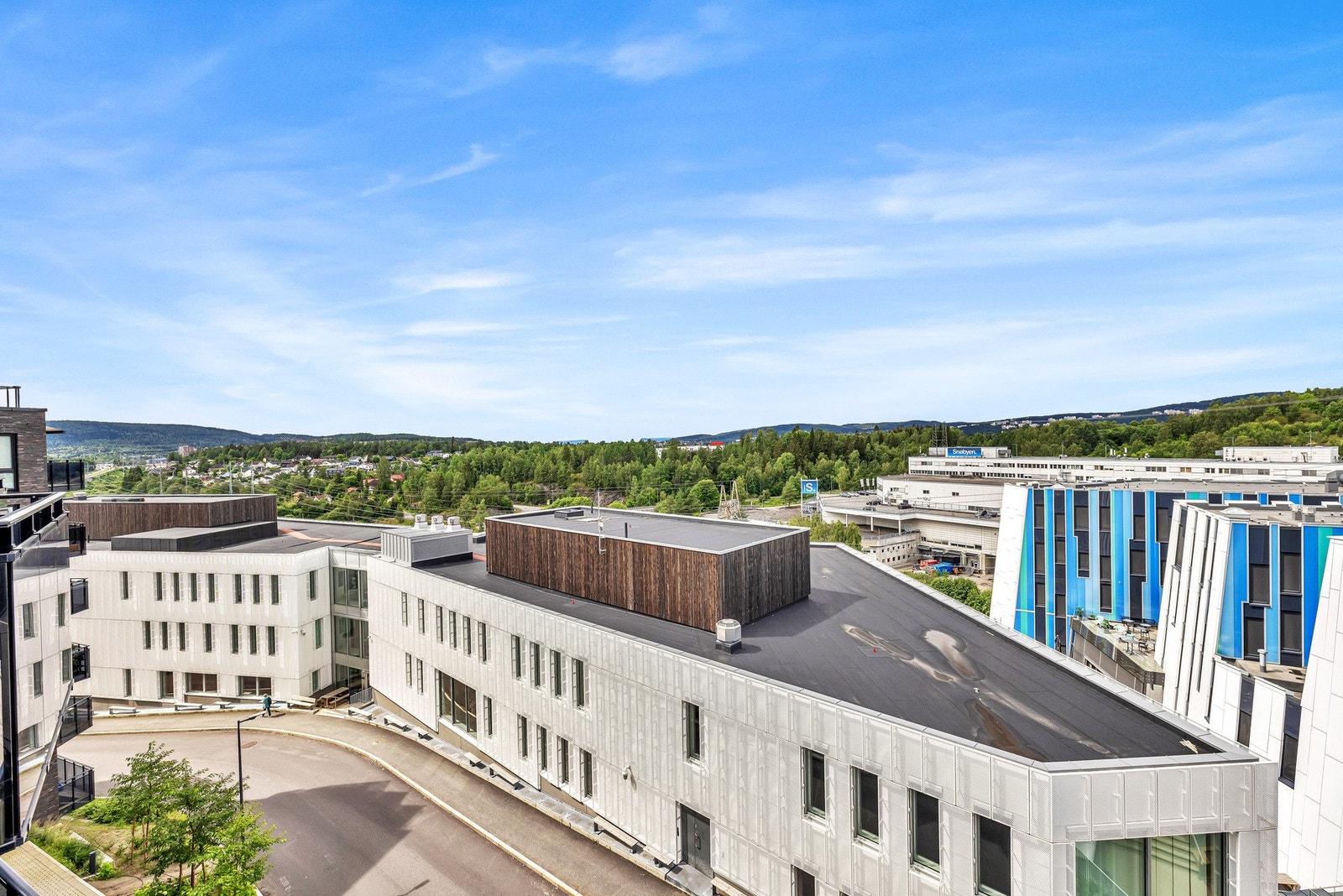 Området er under utvikling og det planlegges en handlegate med restauranter og butikker på nedsiden like i nærheten. Se mer på snobyen.no. Galleribilde