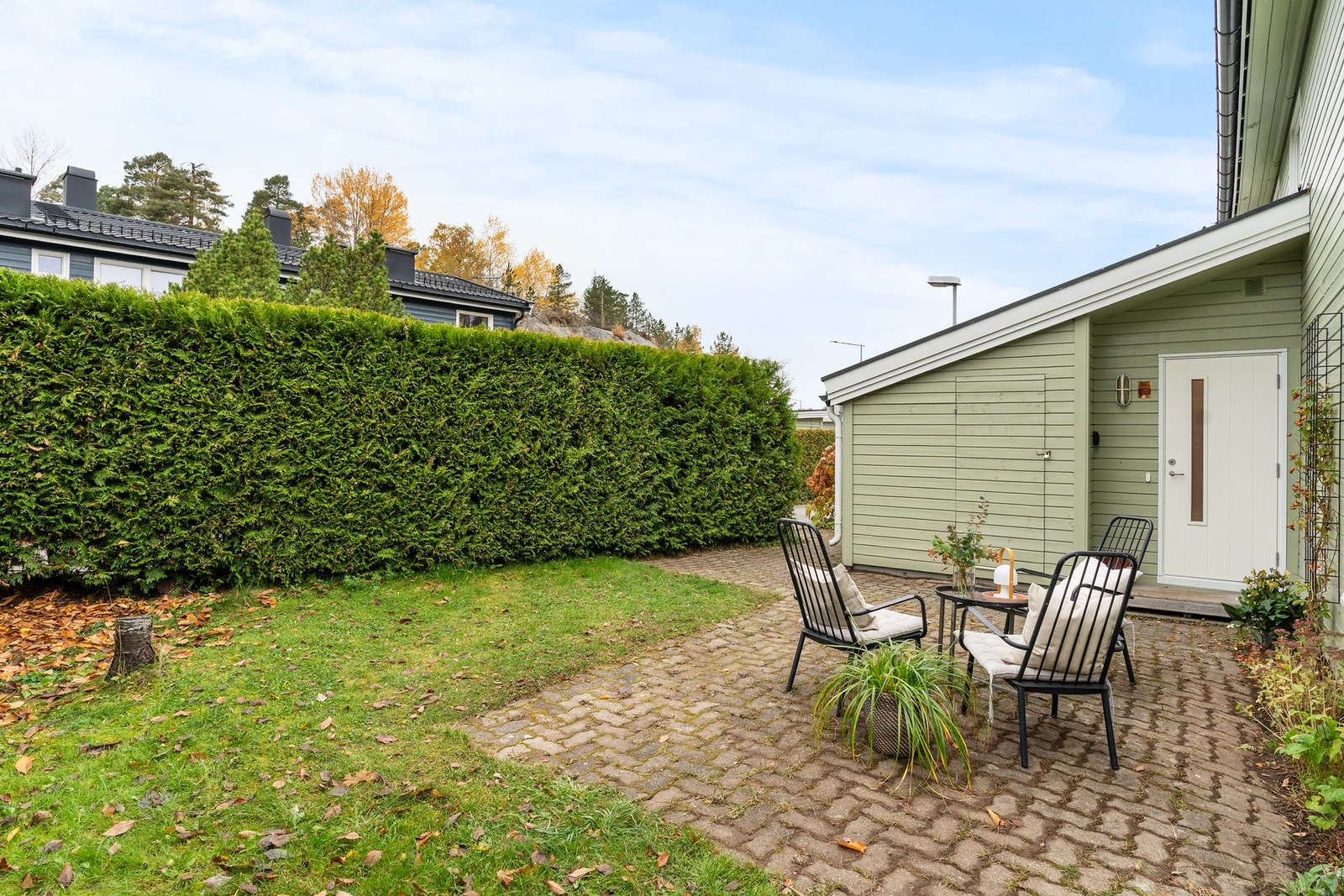 Pent opparbeidet uteområdet skjermet for innsyn Galleribilde