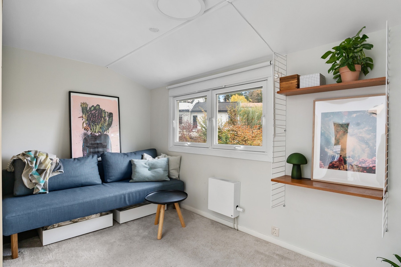 Soverom 4 er i dag innredet som TV-stue Galleribilde