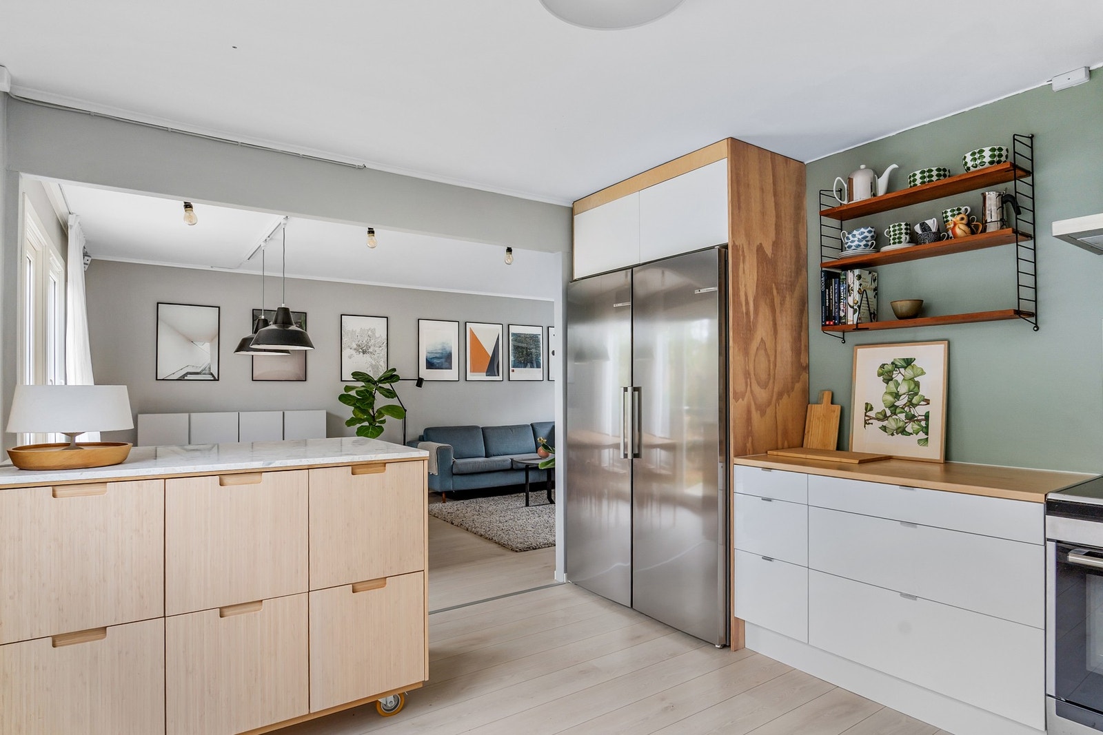 Kjøkkenet er i tilknytning til stue Galleribilde