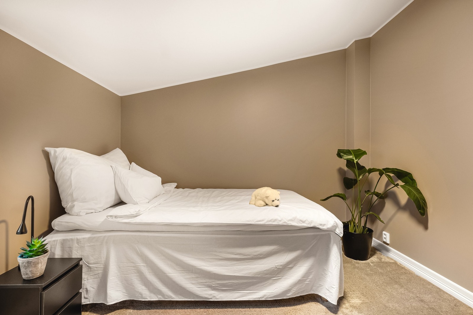 Soverommet måler 10,2 kvadratmeter Galleribilde