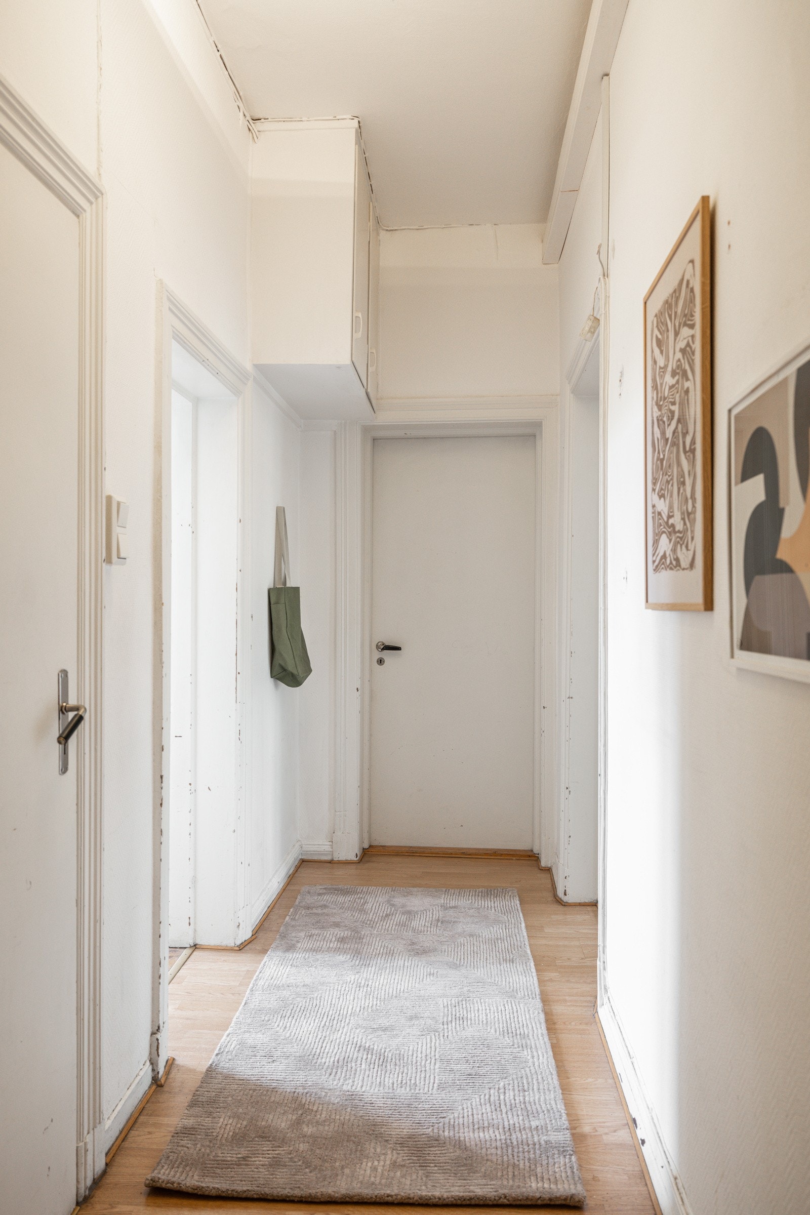 I entréen er det plass til skoskap og oppheng til yttertøy. Galleribilde