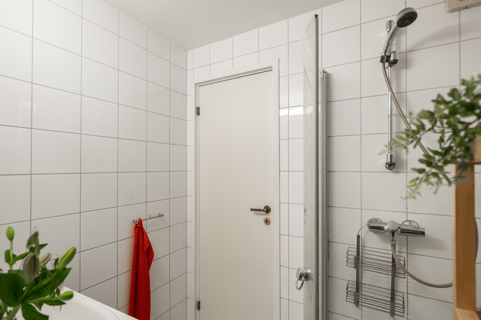 Eldre baderom som har fått TG3 i tilstandsrapporten og som må oppgraderes for å tåle normal bruk etter dagens krav. Galleribilde