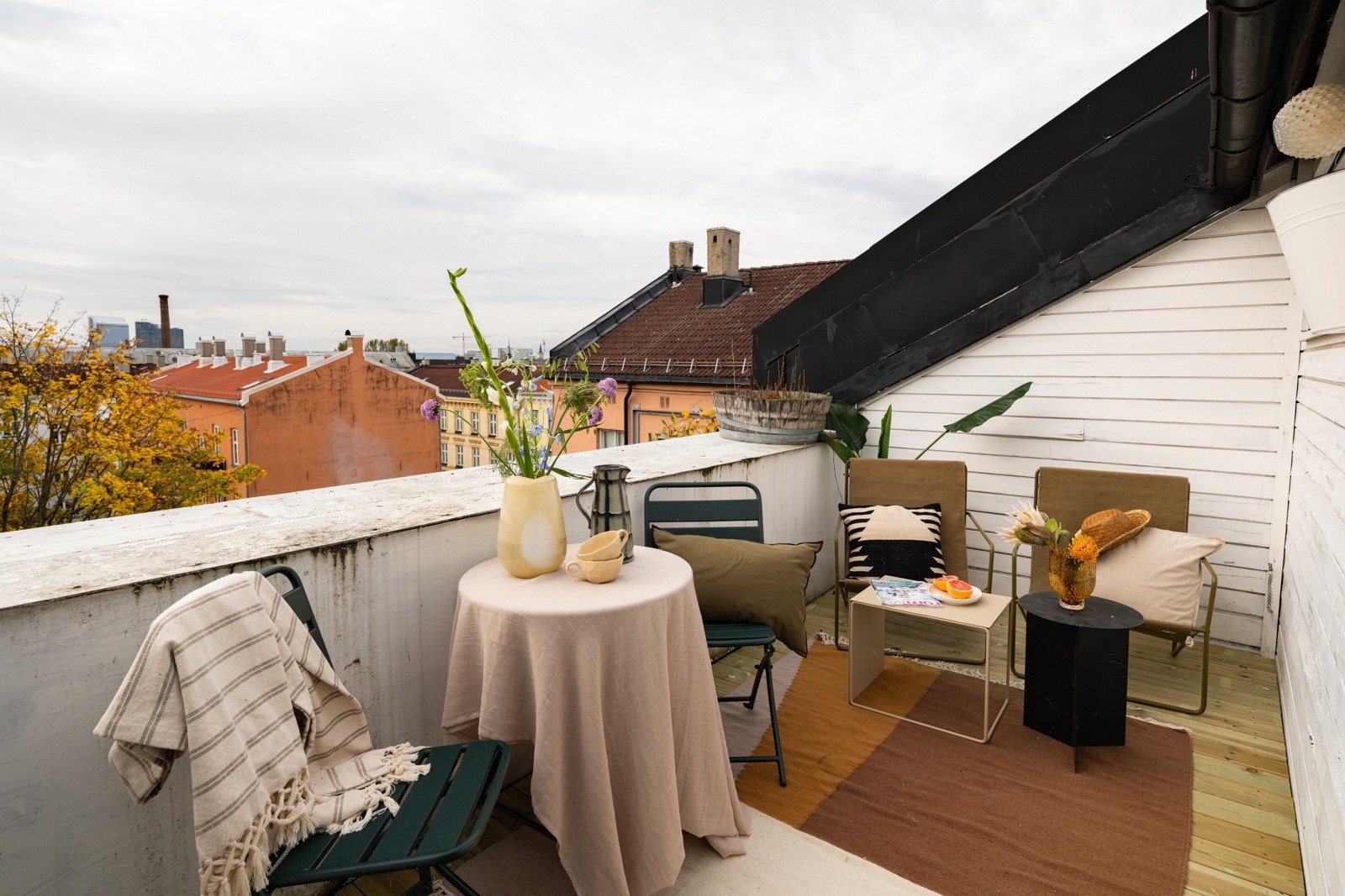 Fra gangen er det utgang til en stor og solrik sydvendt takterrasse på ca. 8m². Galleribilde