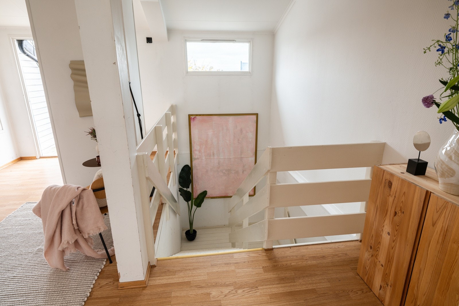 I toppetasjen kommer du opp i en romslig gang/trapperom. Galleribilde