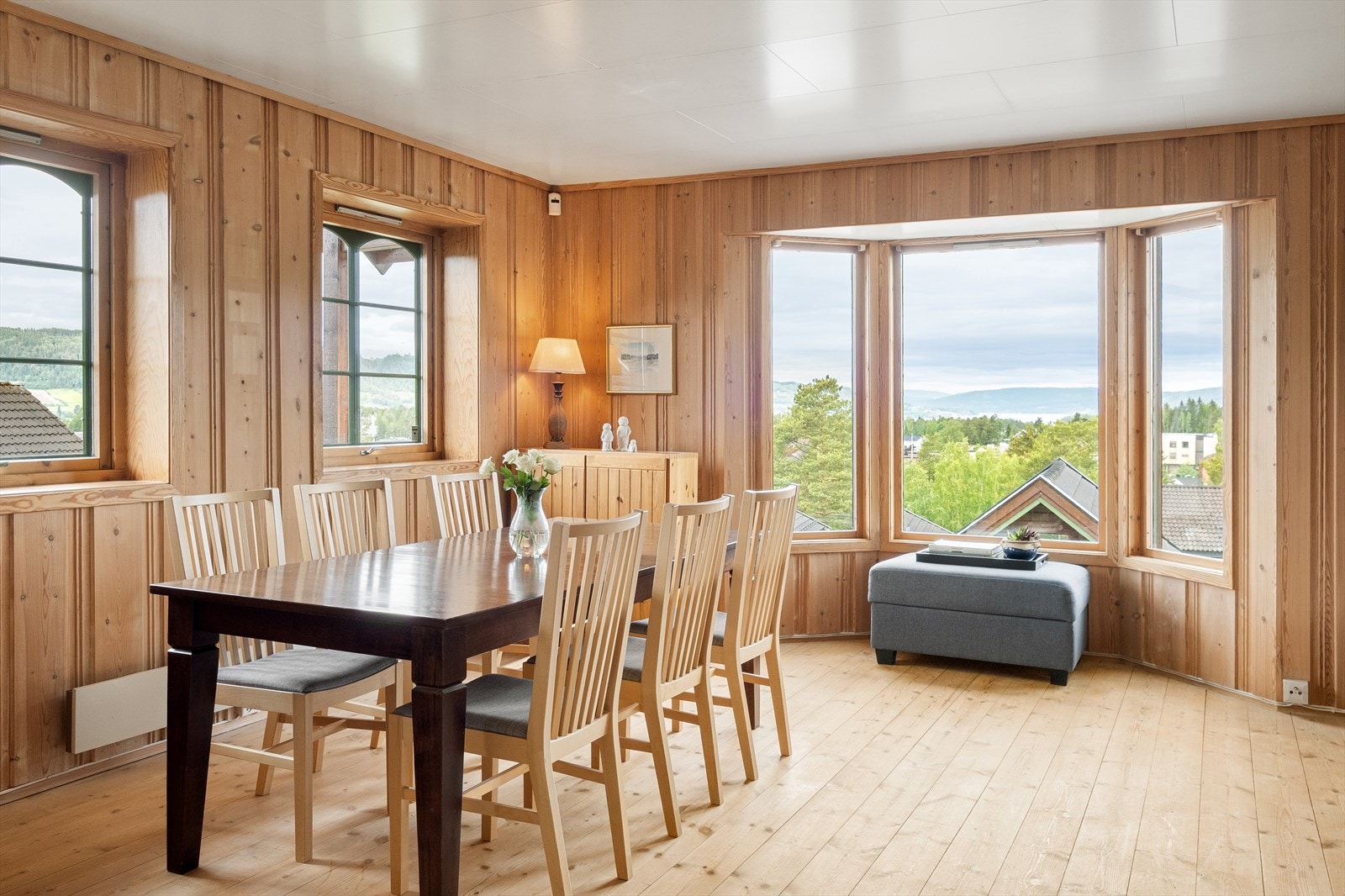 Her ligger forholdene til rette for å invitere venner og familie til hyggelige sammenkomster. Galleribilde