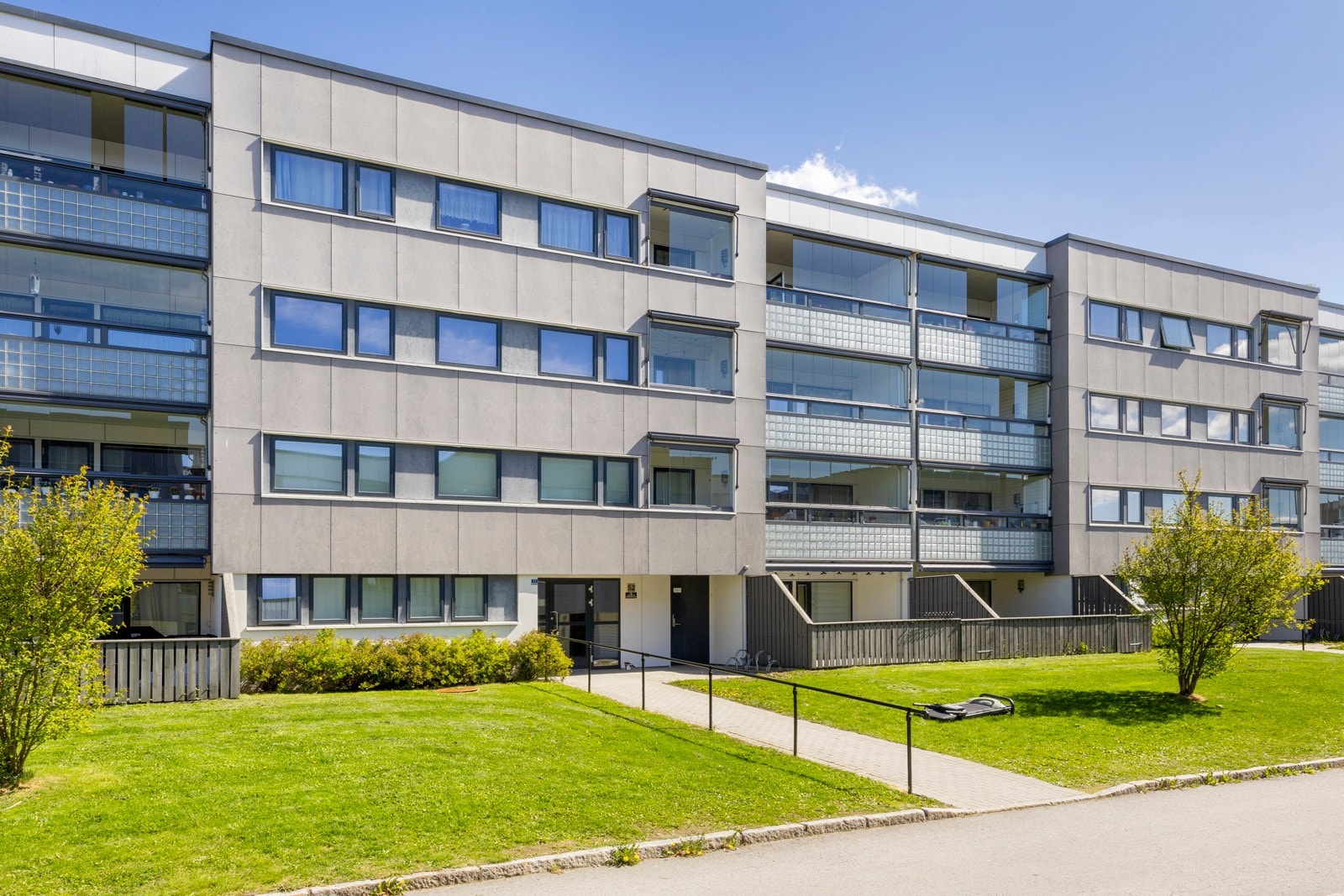 Fasade og inngang. Galleribilde